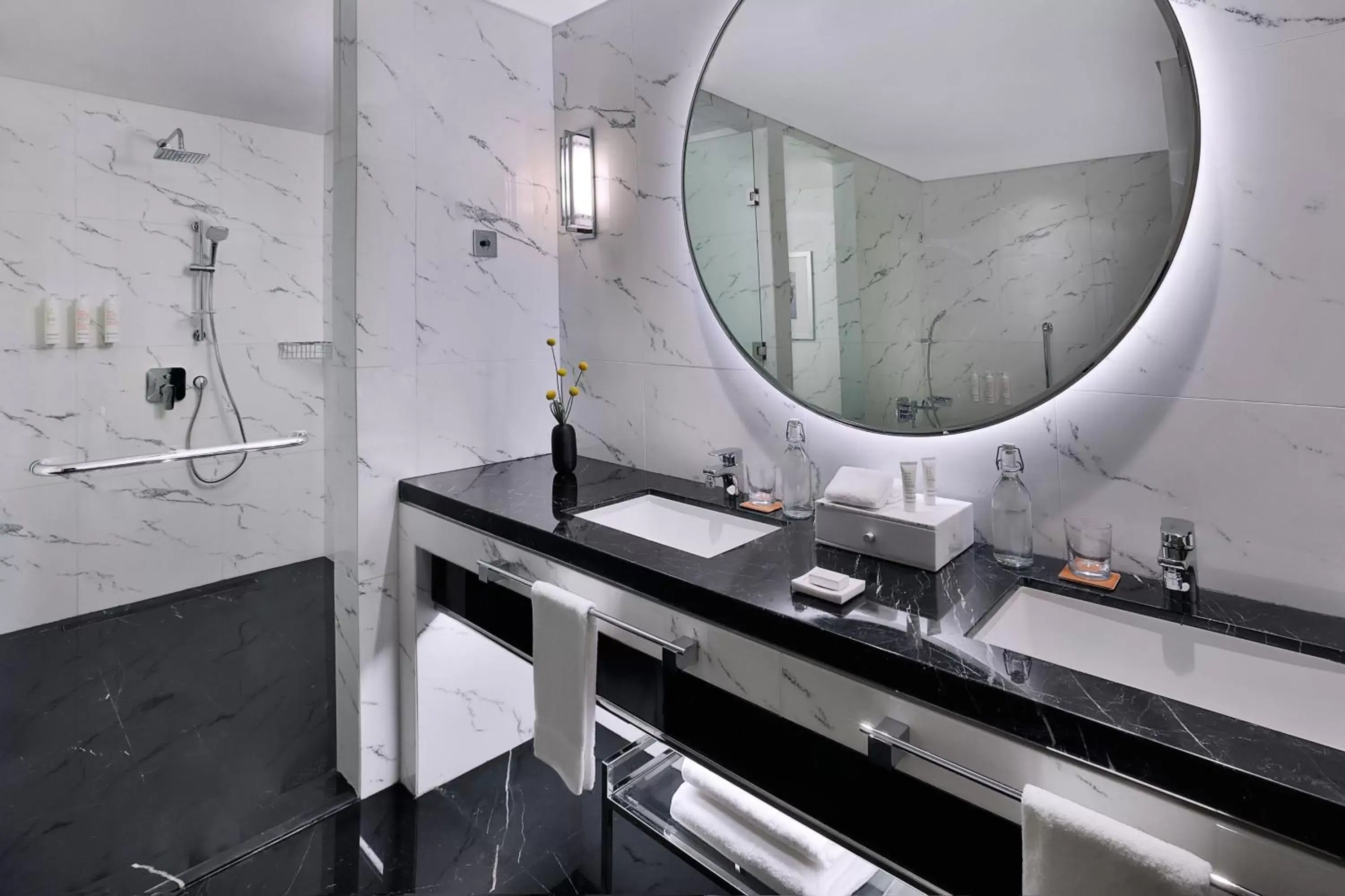 Bathroom in Marriott Resort Palm Jumeirah, Dubai