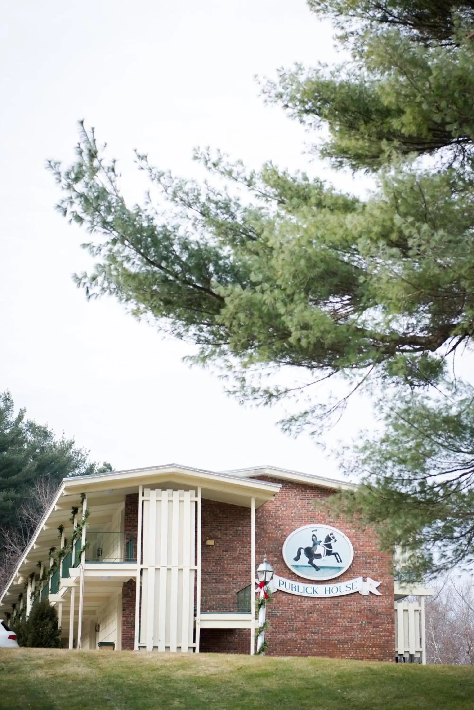 Property Building in Publick House Historic Inn and Country Motor Lodge