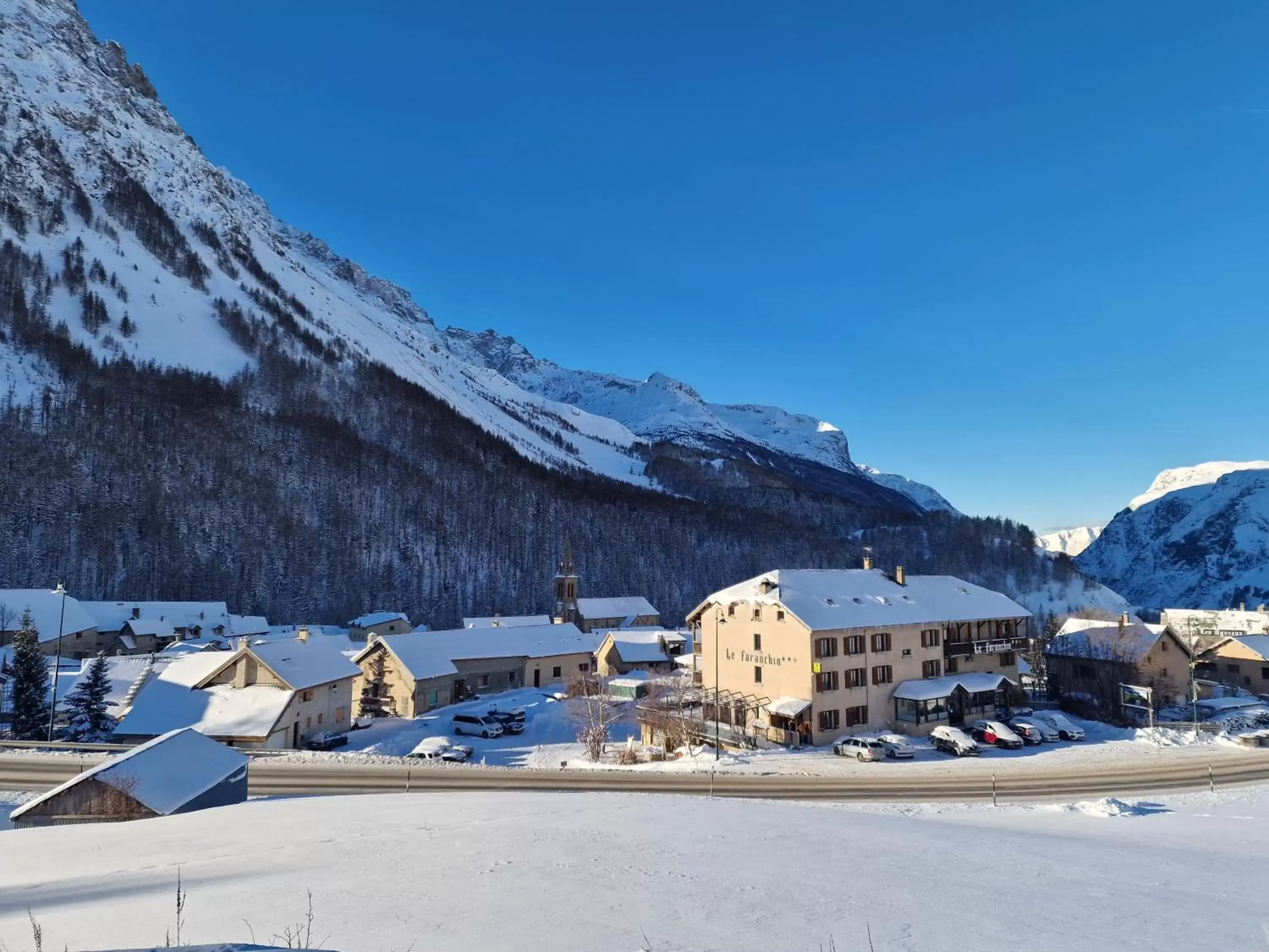 Property building, Winter in Hotel Le Faranchin