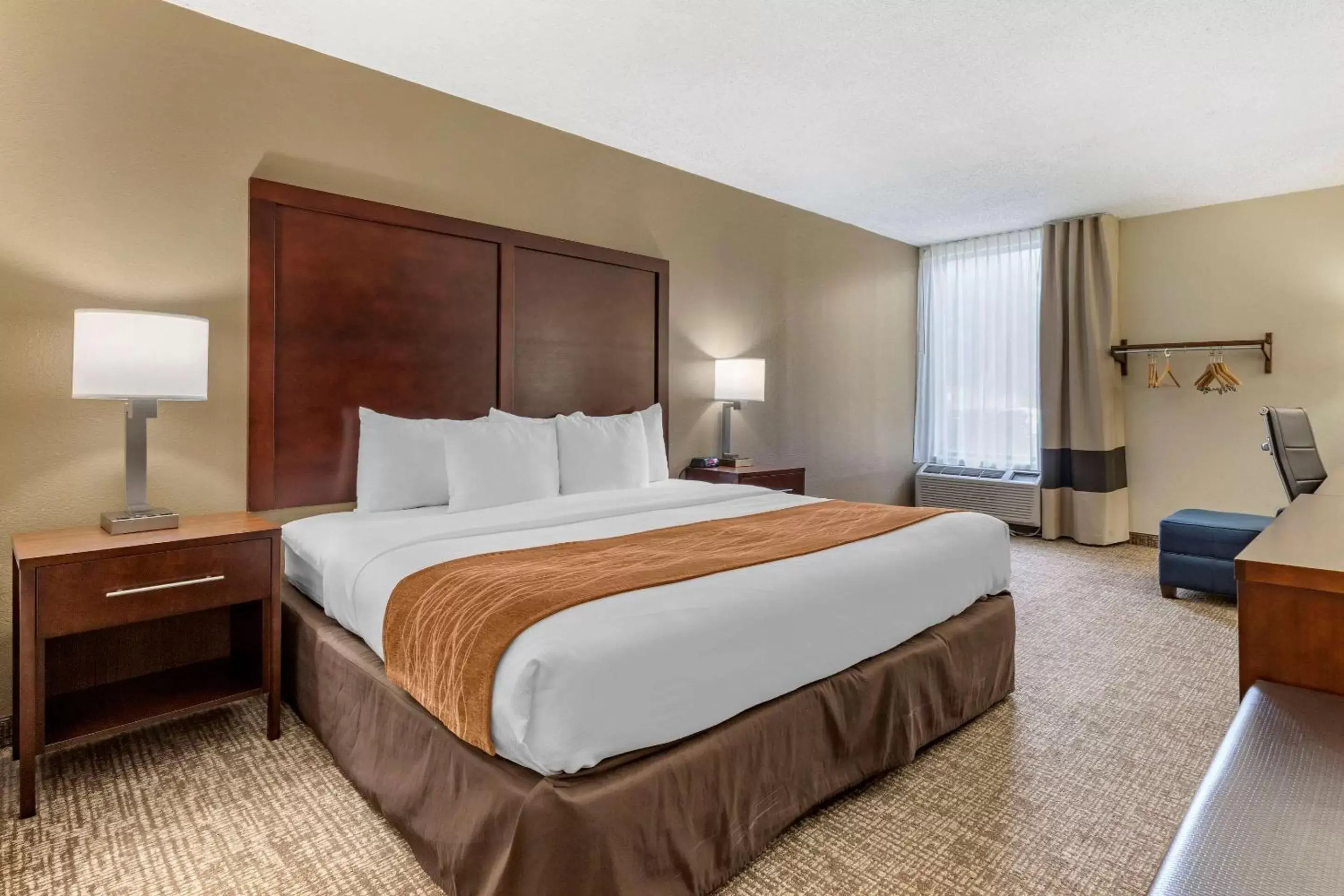 On site, Bed in Comfort Inn Charlotte Airport Uptown