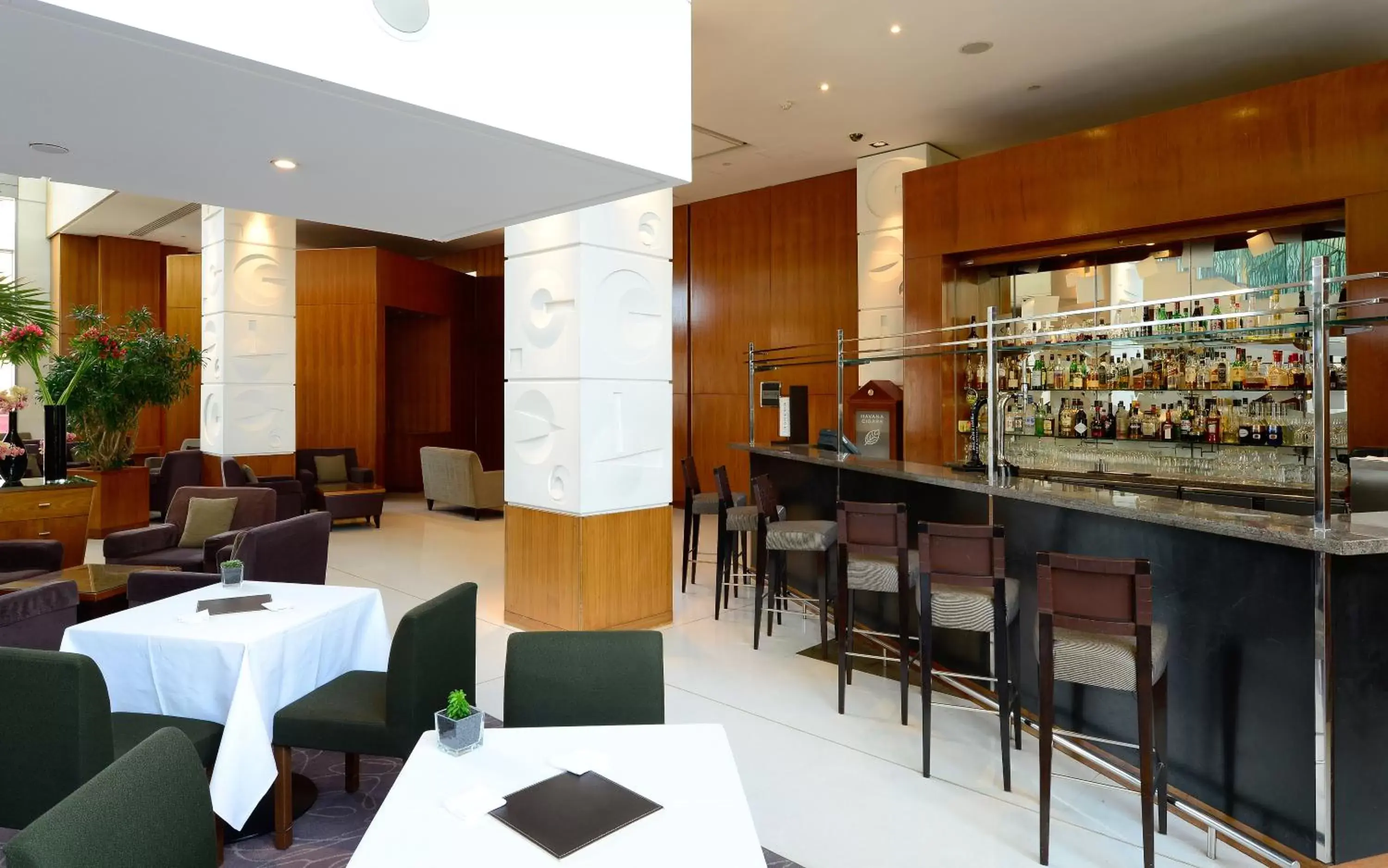 Lounge or bar, Restaurant/Places to Eat in Canary Riverside Plaza Hotel