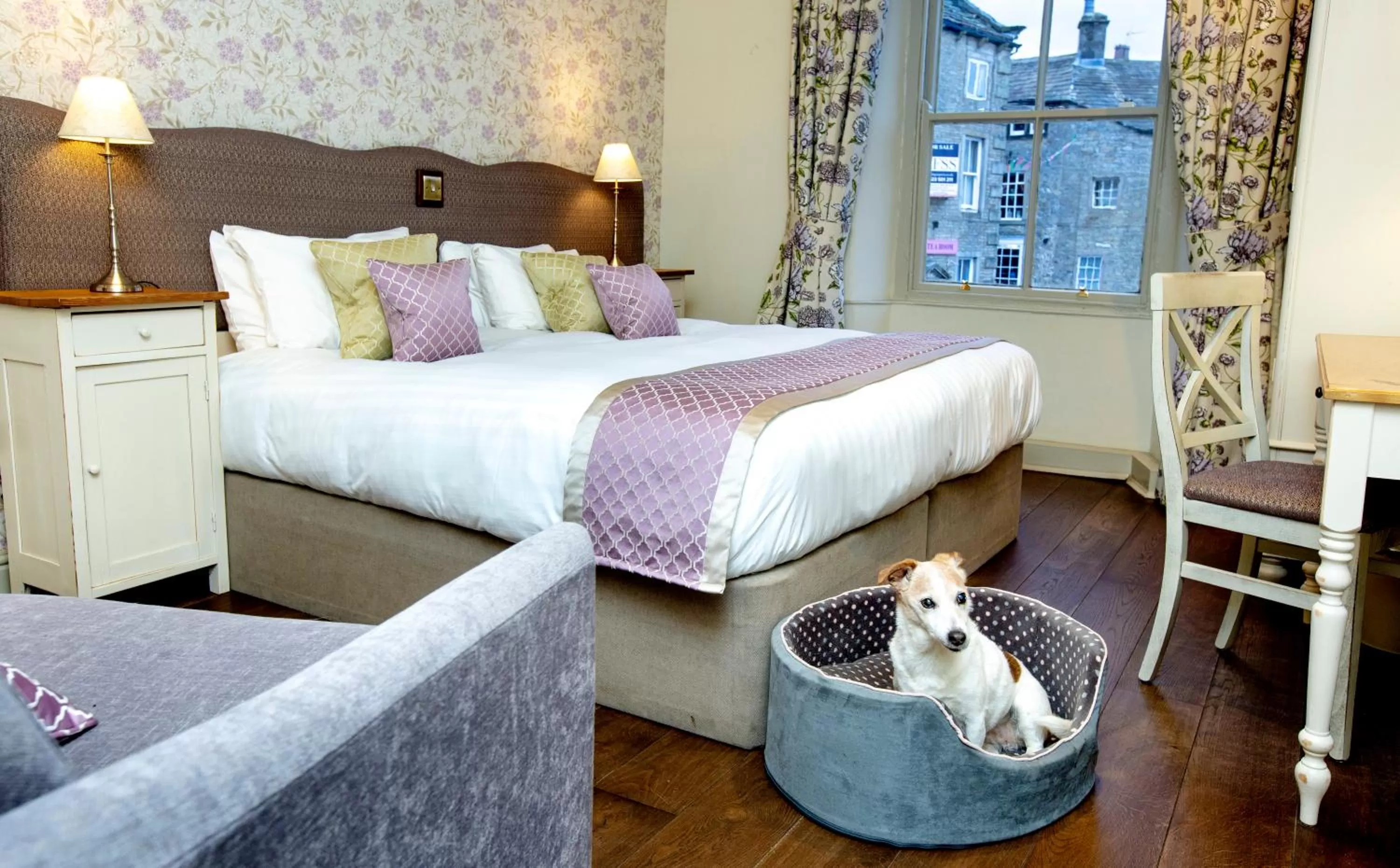 Seating area, Bed in The Devonshire Grassington