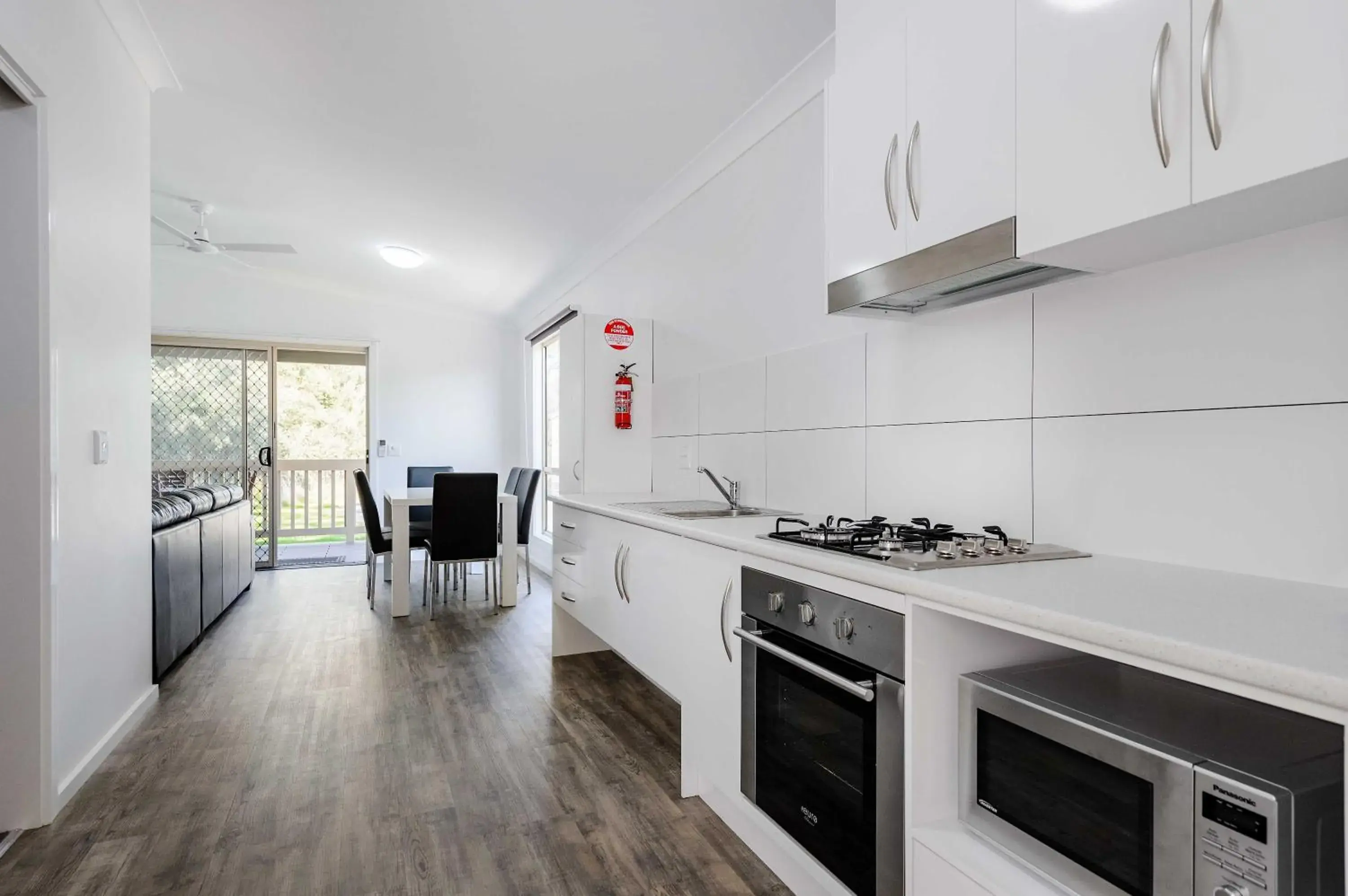 Kitchen or kitchenette, Kitchen/Kitchenette in Discovery Parks - Lake Bonney