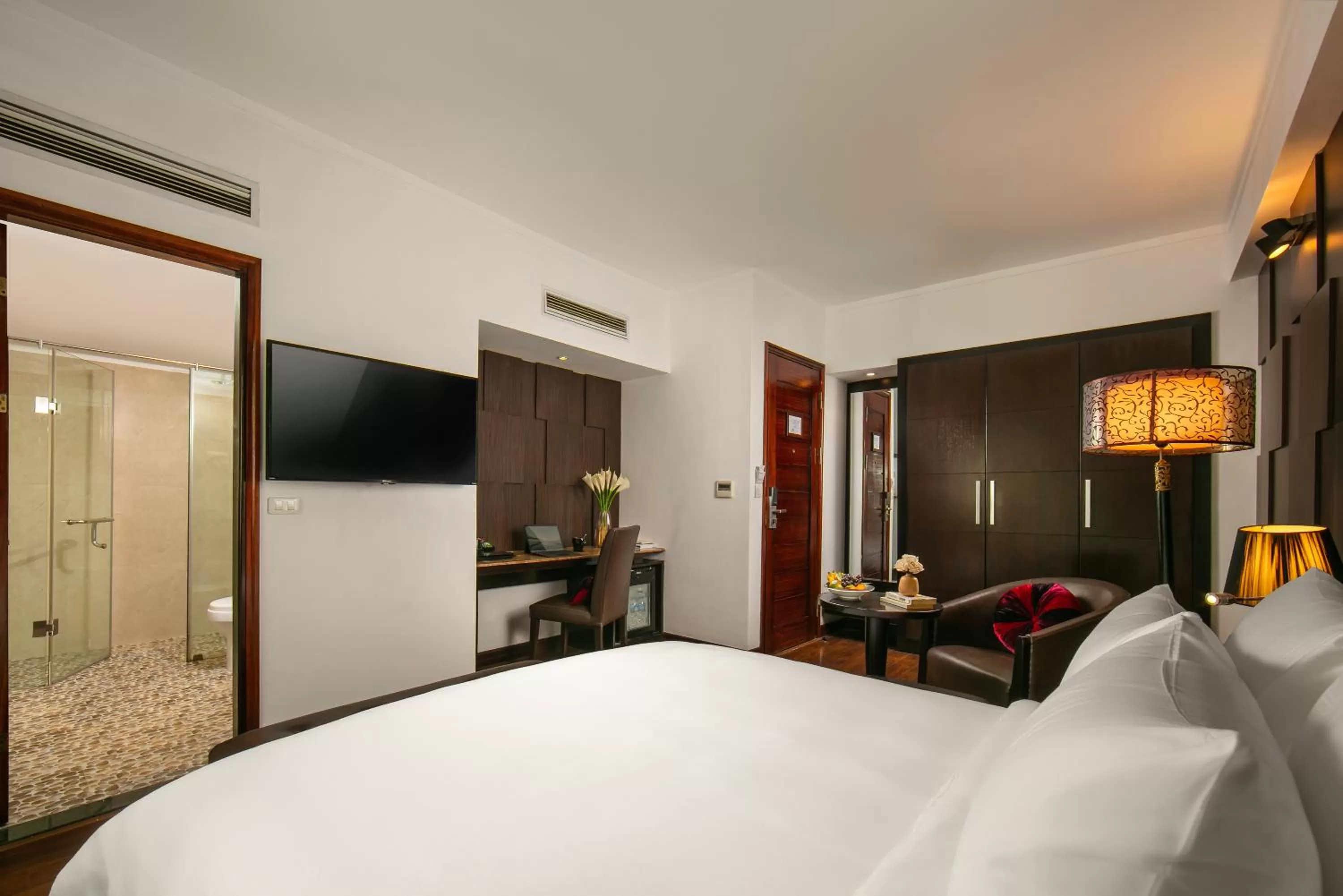 Living room, Bed in La Nueva Boutique Hotel Hanoi & Spa