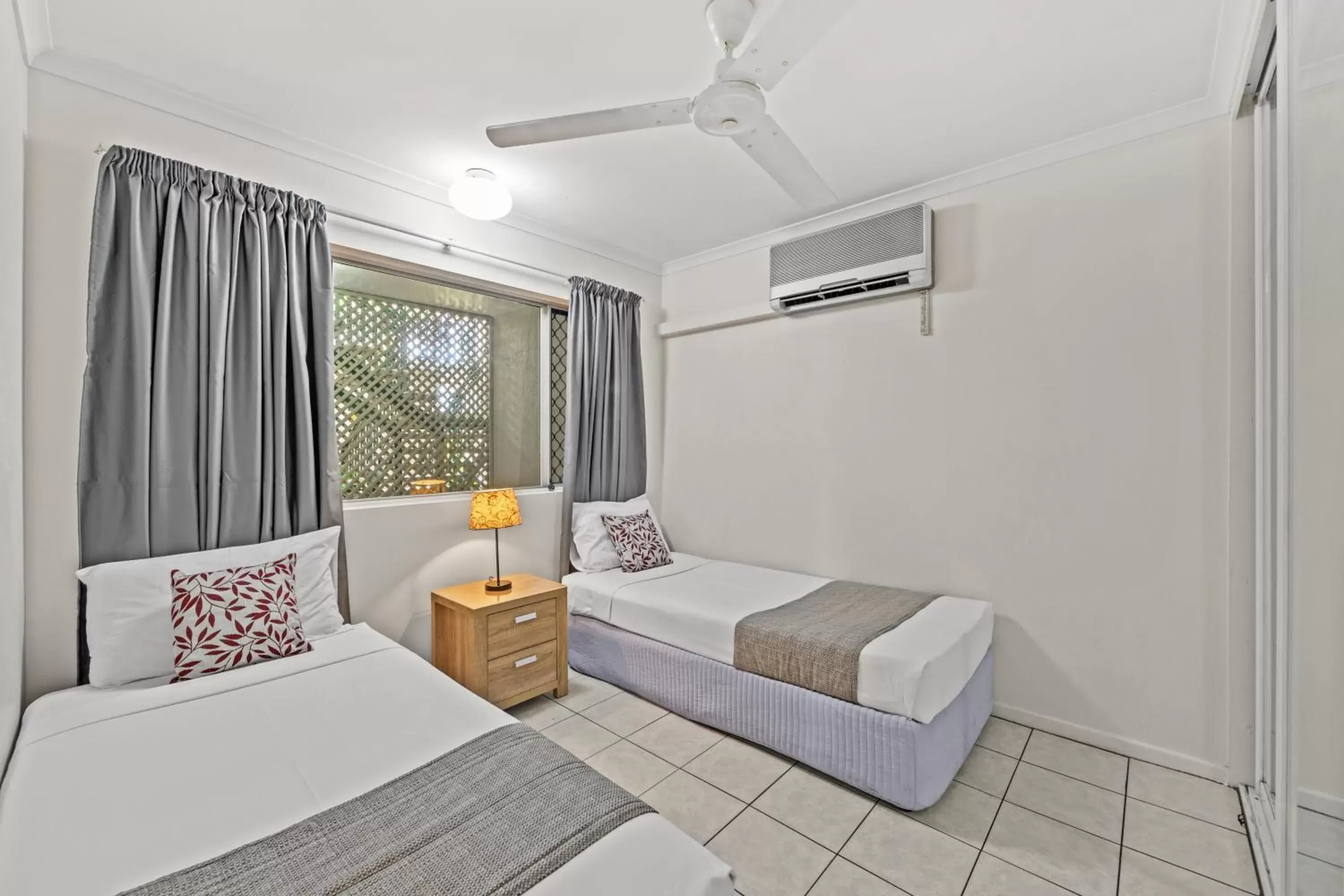 Bedroom, Bed in Koala Court Holiday Apartments