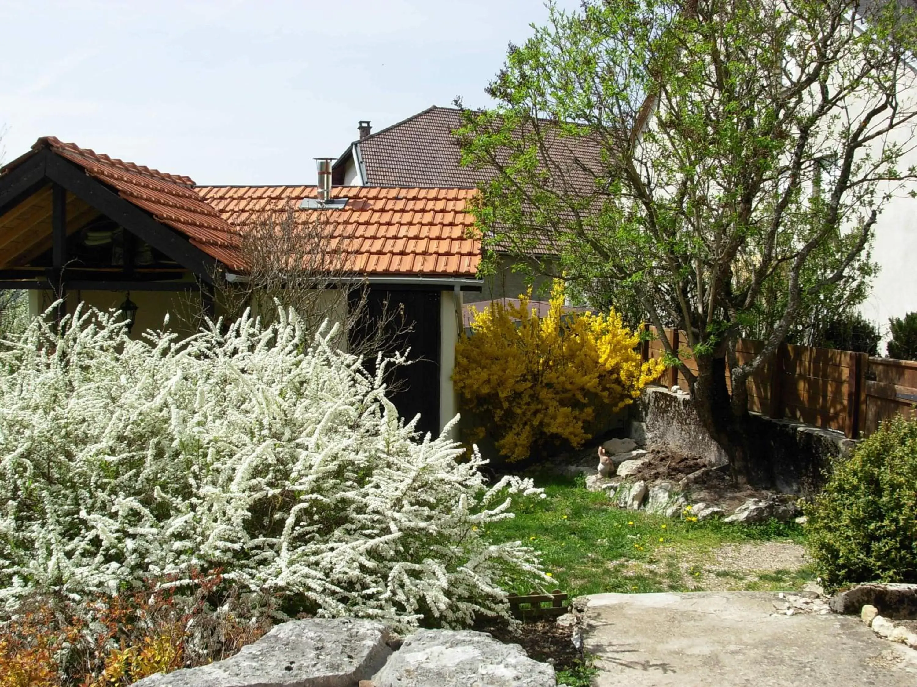 Spring, Property Building in Chambres D'Hotes La Maison Des Chiens Verts