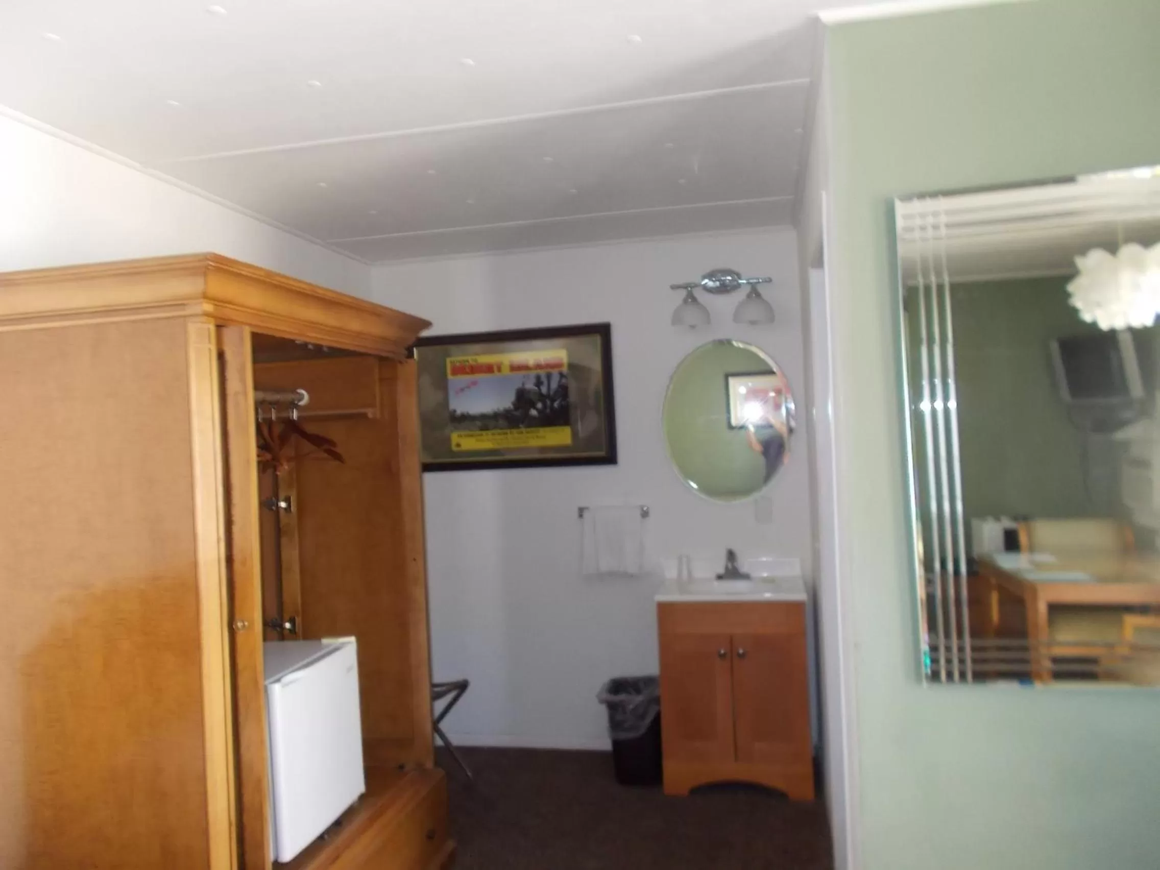 Photo of the whole room, TV/Entertainment Center in Atomic Inn Beatty Near Death Valley