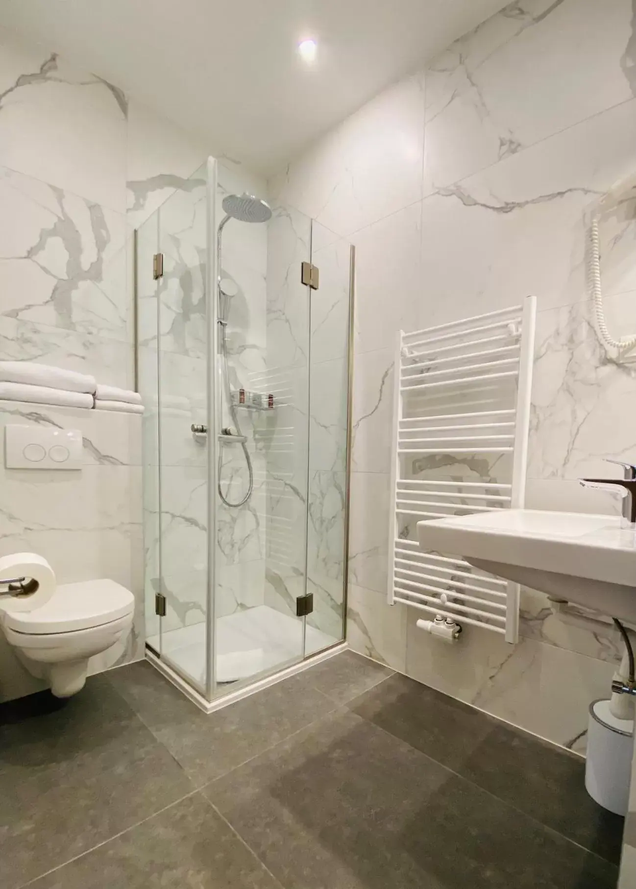 Bathroom in Hotel Marc Aurel - Newly refurbished