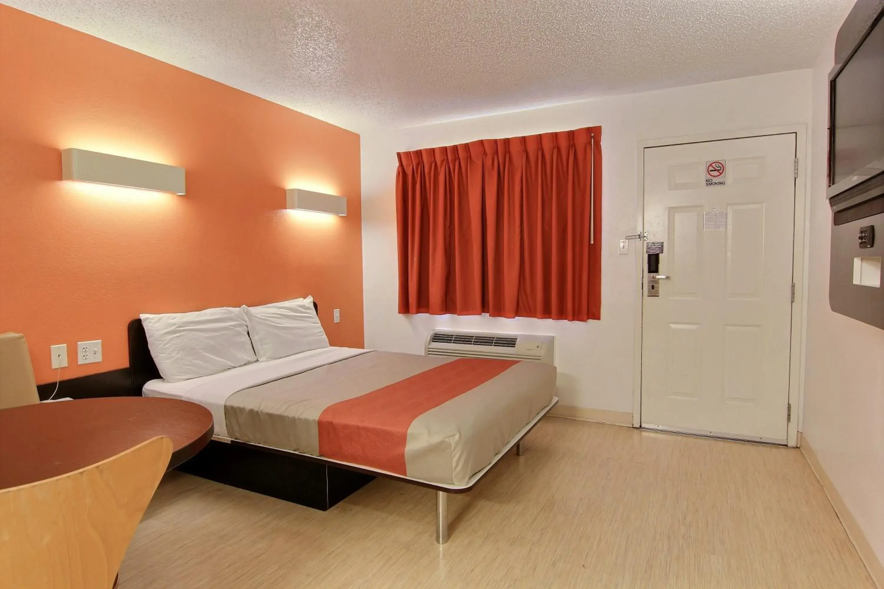 Bedroom, Bed in Motel 6-Austin, TX