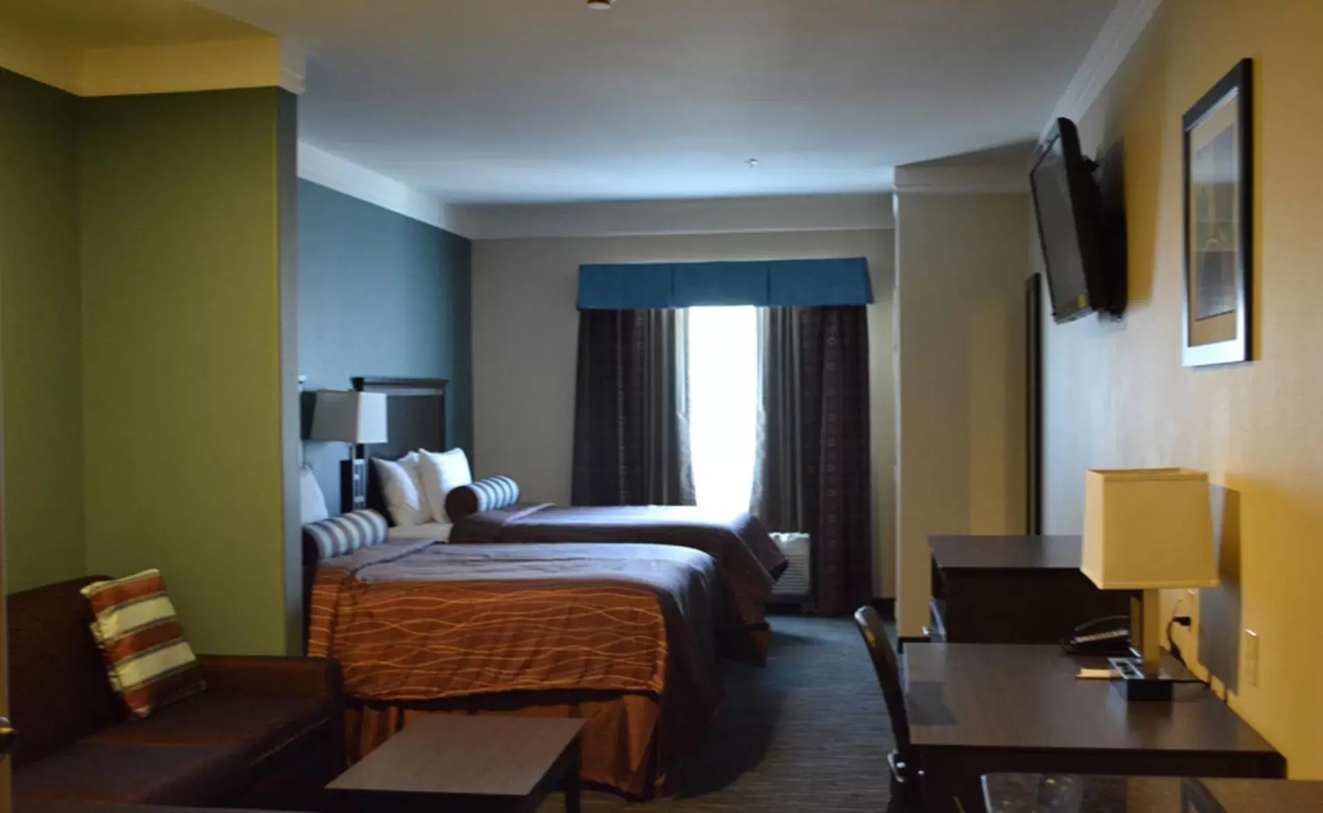 Day, Bed in Red River Inn and Suites