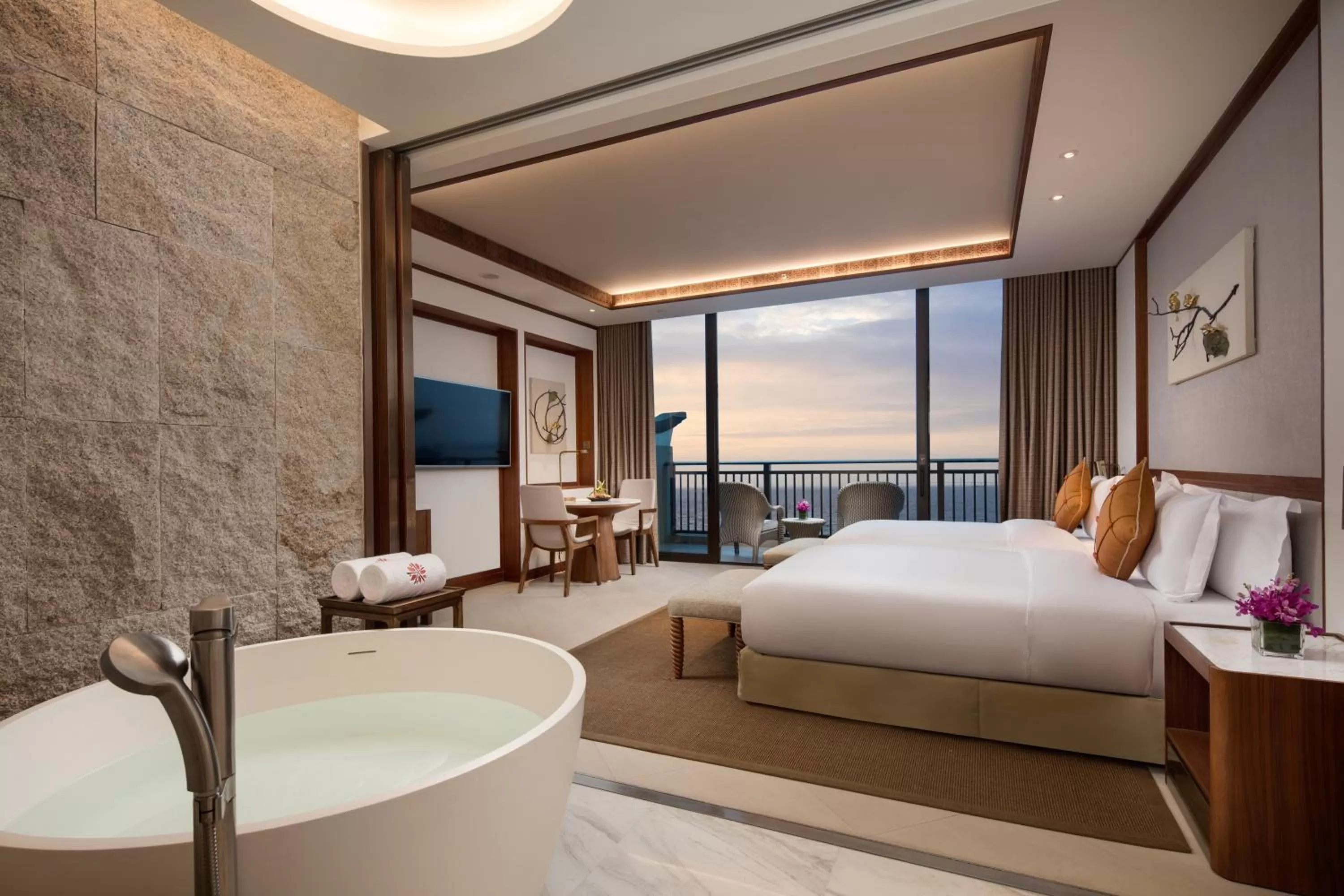 Bathroom, Bed in Angsana Zhuhai Phoenix Bay