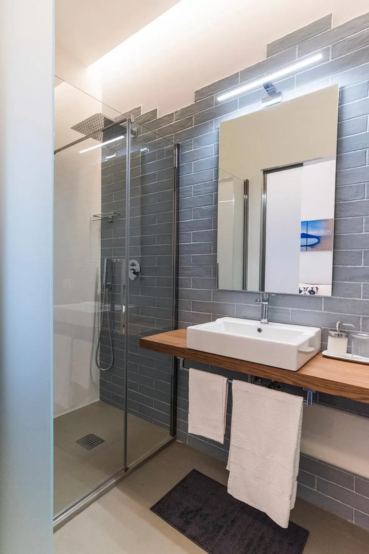 Shower in A Misura Duomo Rooms & Apartment - LS Accommodations