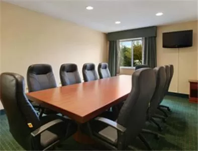 Business facilities in Ramada by Wyndham Columbia