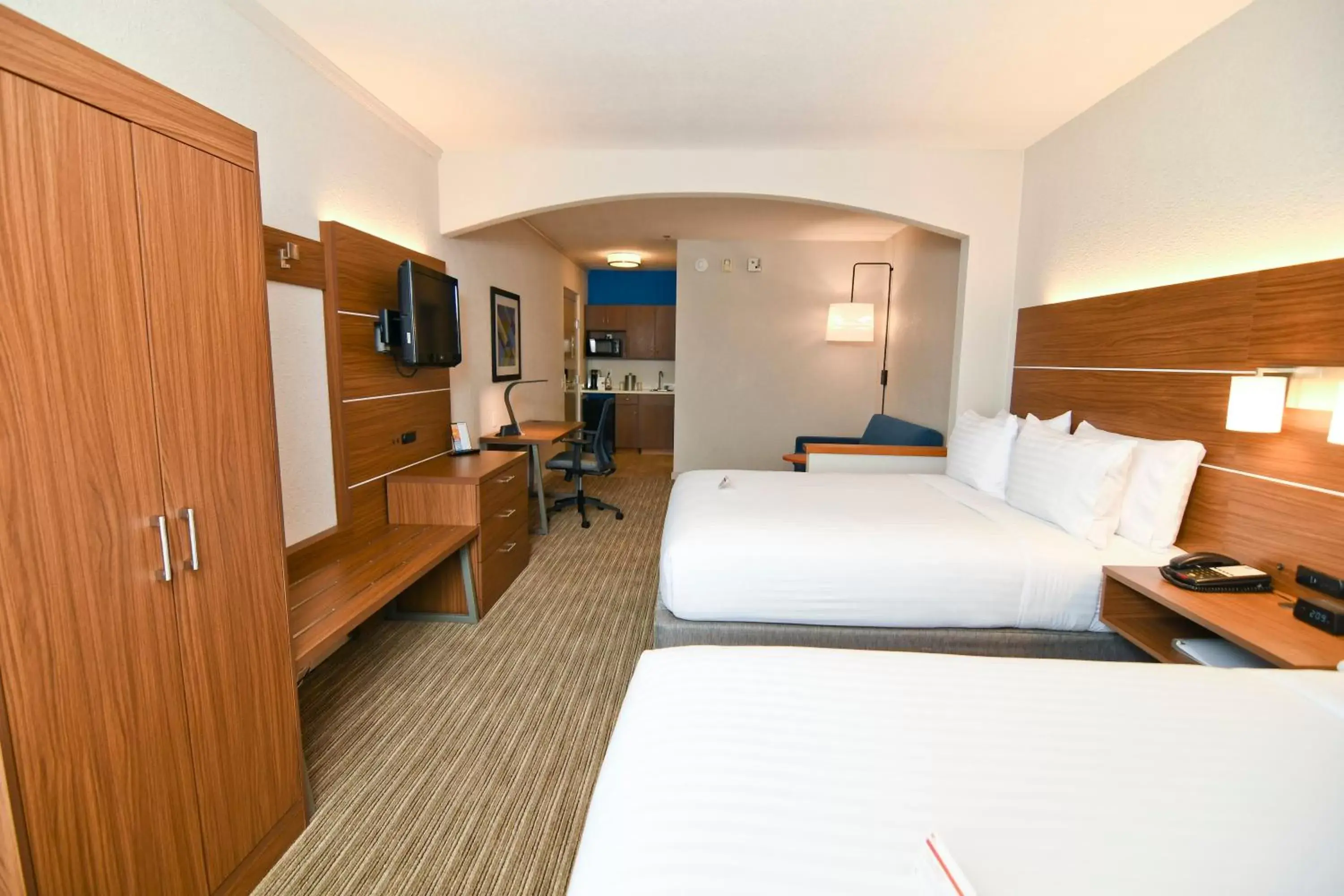 Suite - Mobility Access/Hearing Accessible in Holiday Inn Express Hotel & Suites Port Clinton-Catawba Island by IHG Suite - Mobility Access/Hearing Accessible in Holiday Inn Express Hotel & Suites Port Clinton-Catawba Island by IHG