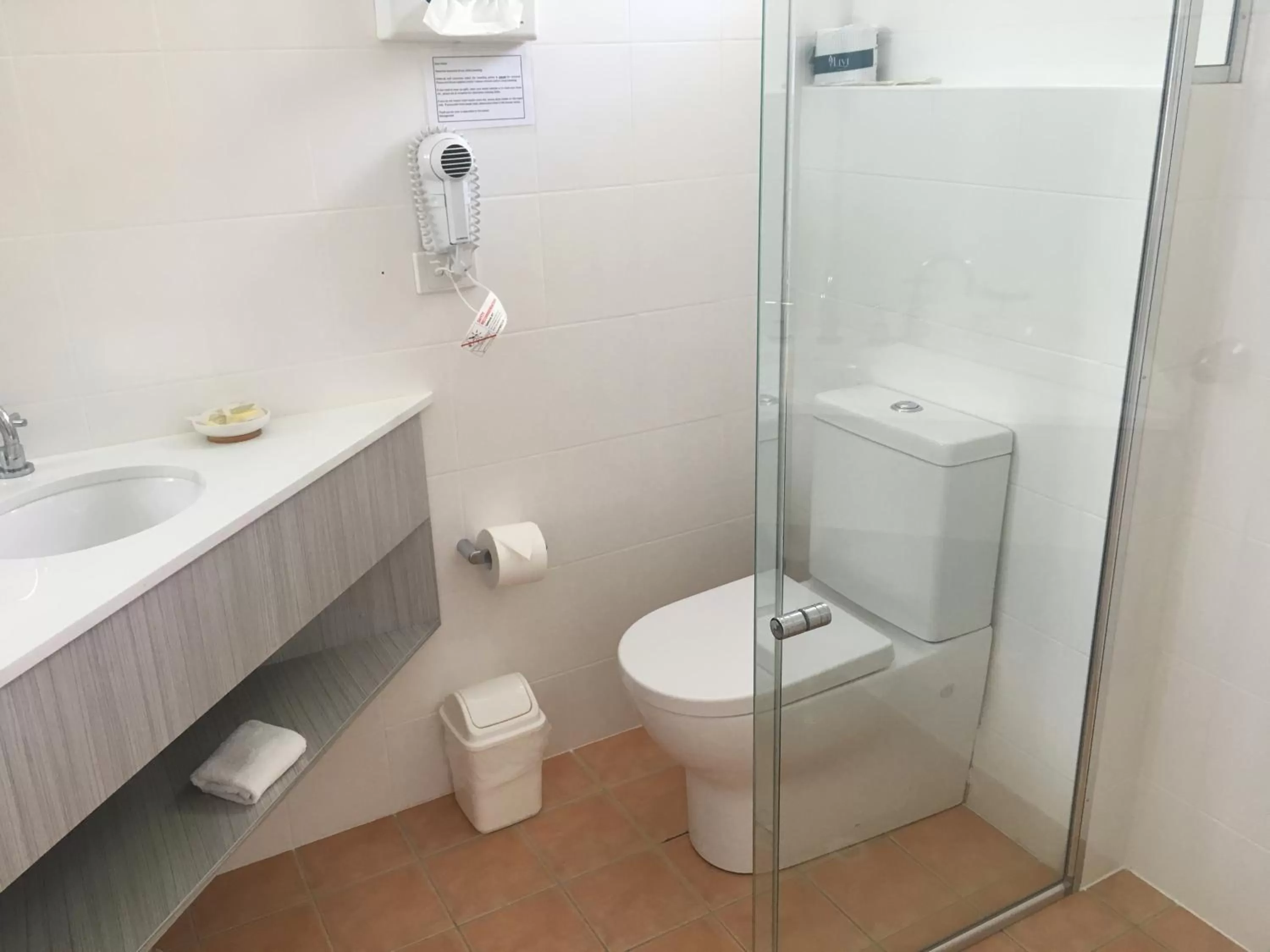 Toilet in Araluen Motor Lodge