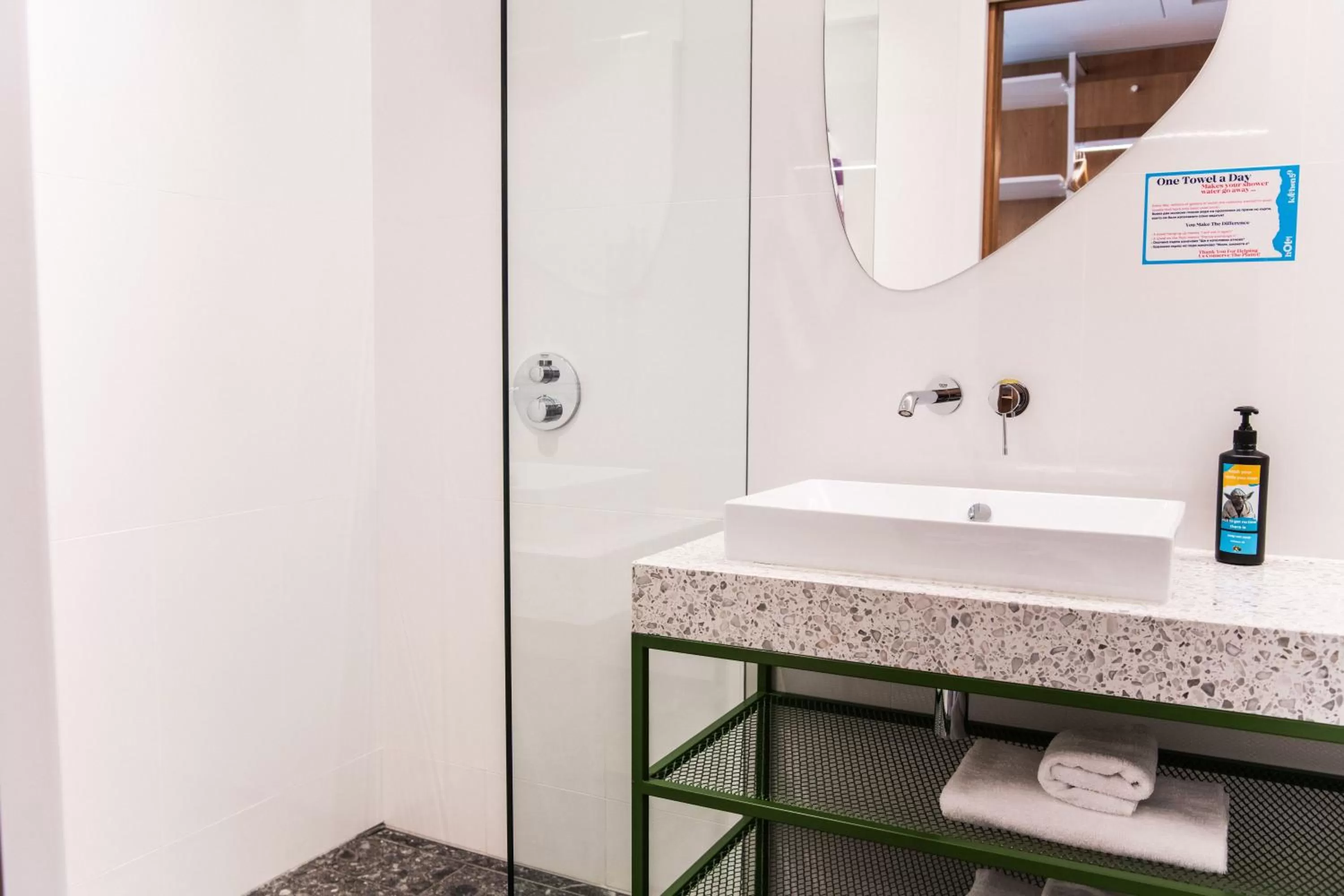 Bathroom in Hotel Kitchen59