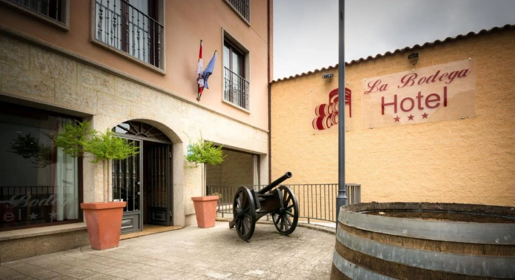 Property building in Hotel La Bodega
