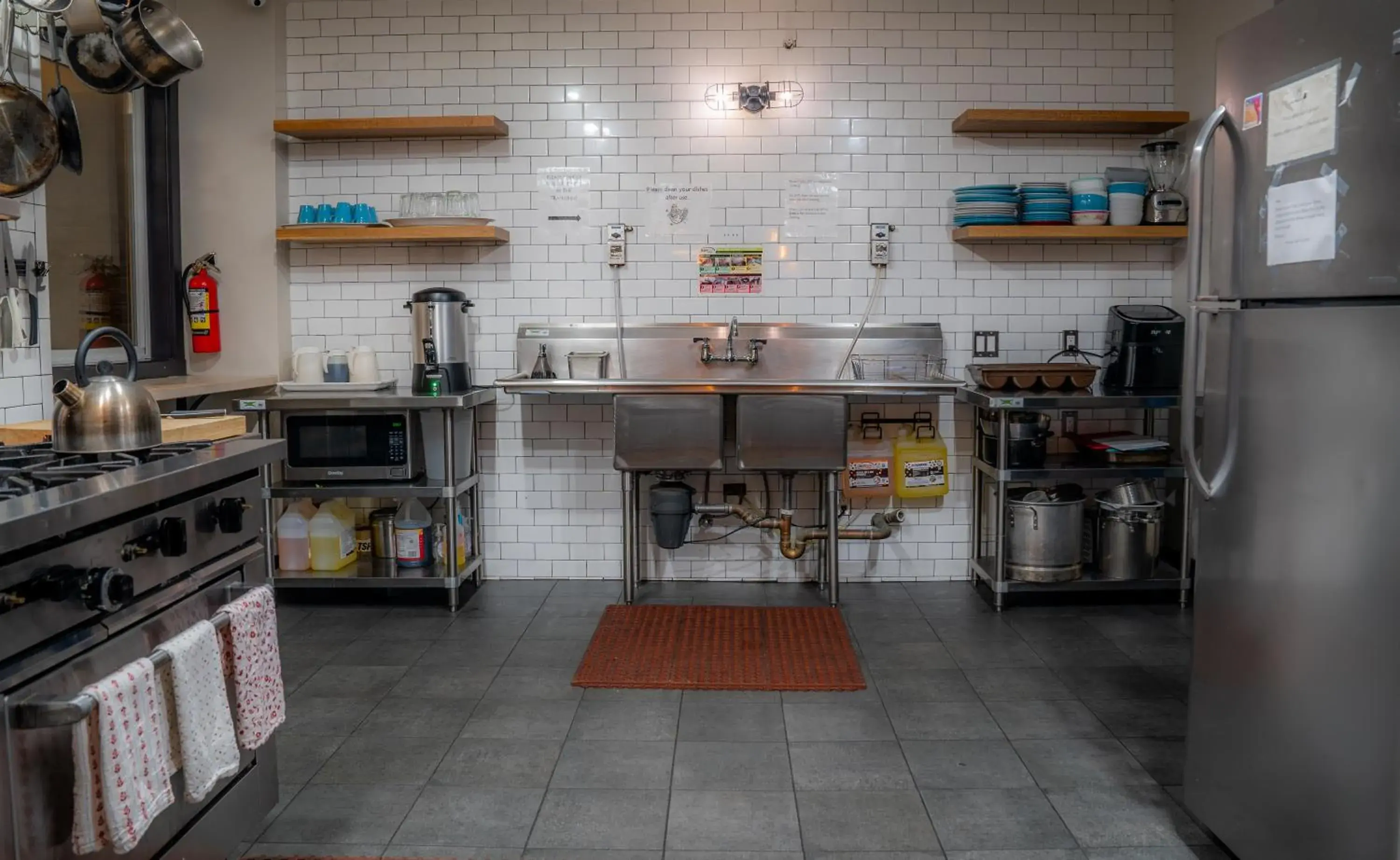 Communal kitchen, Kitchen/Kitchenette in Amsterdam Hostel