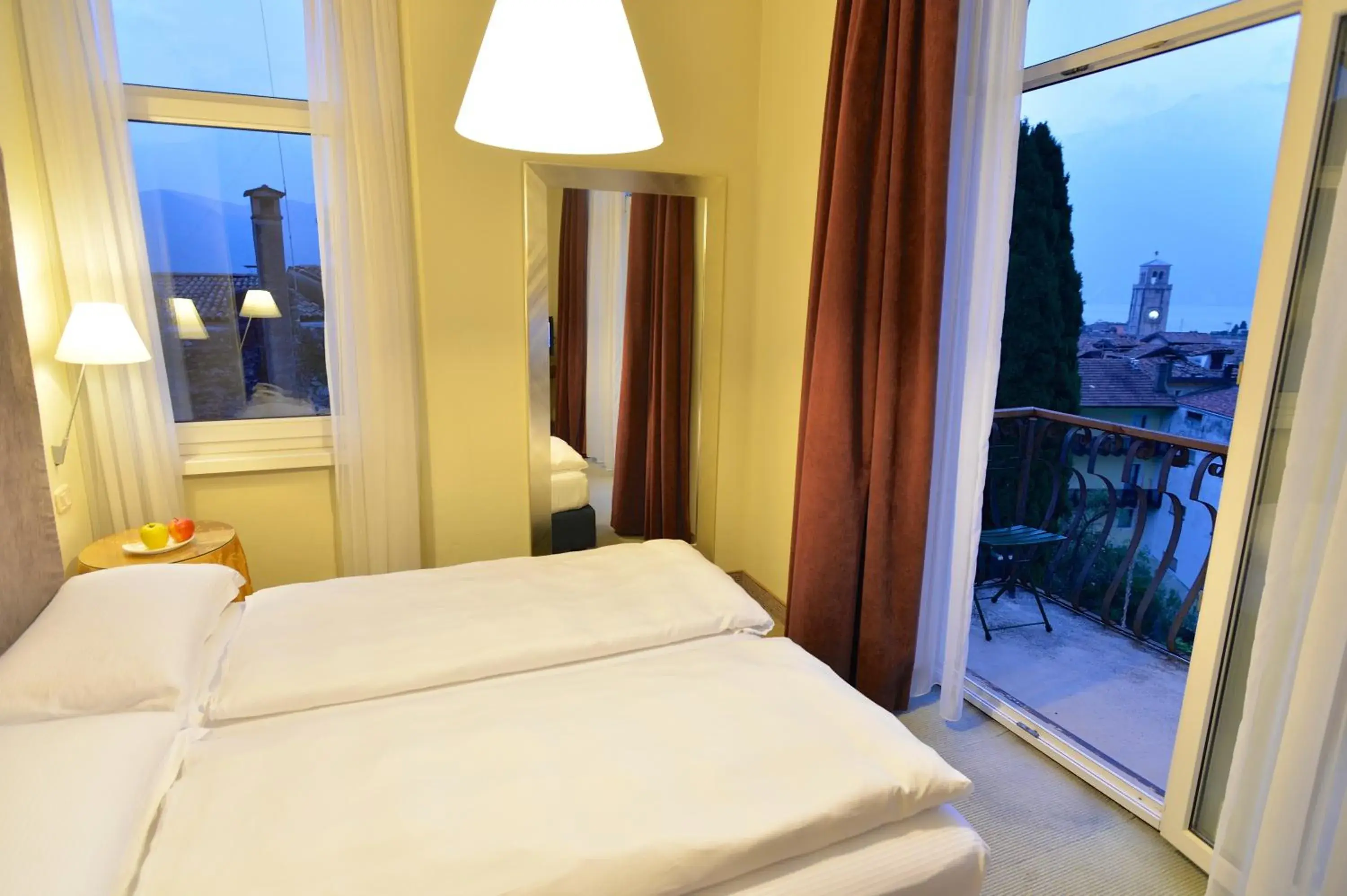 Prestige Double Room with Balcony and Lake View in Hotel Villa Miravalle