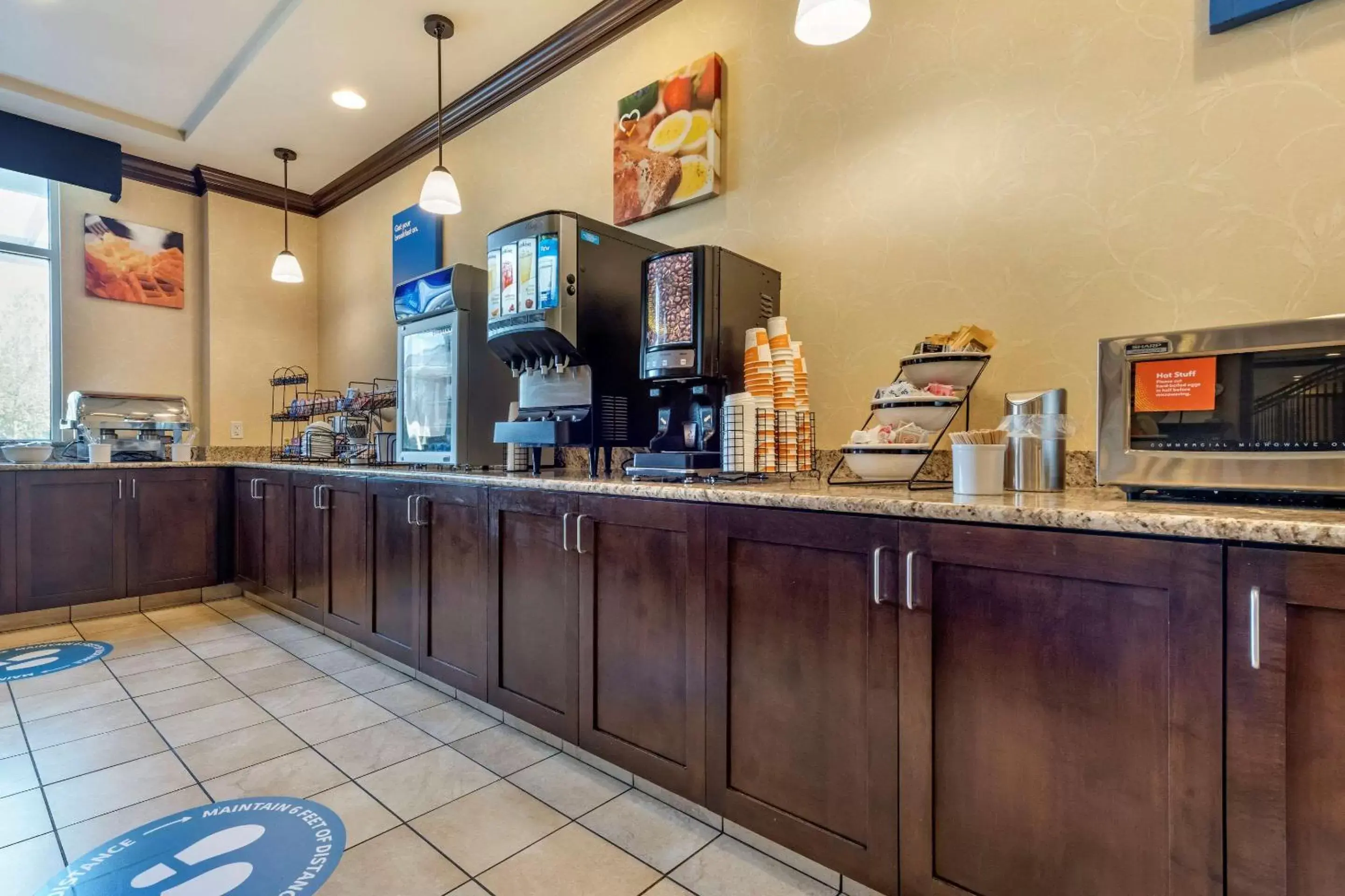 Restaurant/places to eat in Comfort Inn & Suites