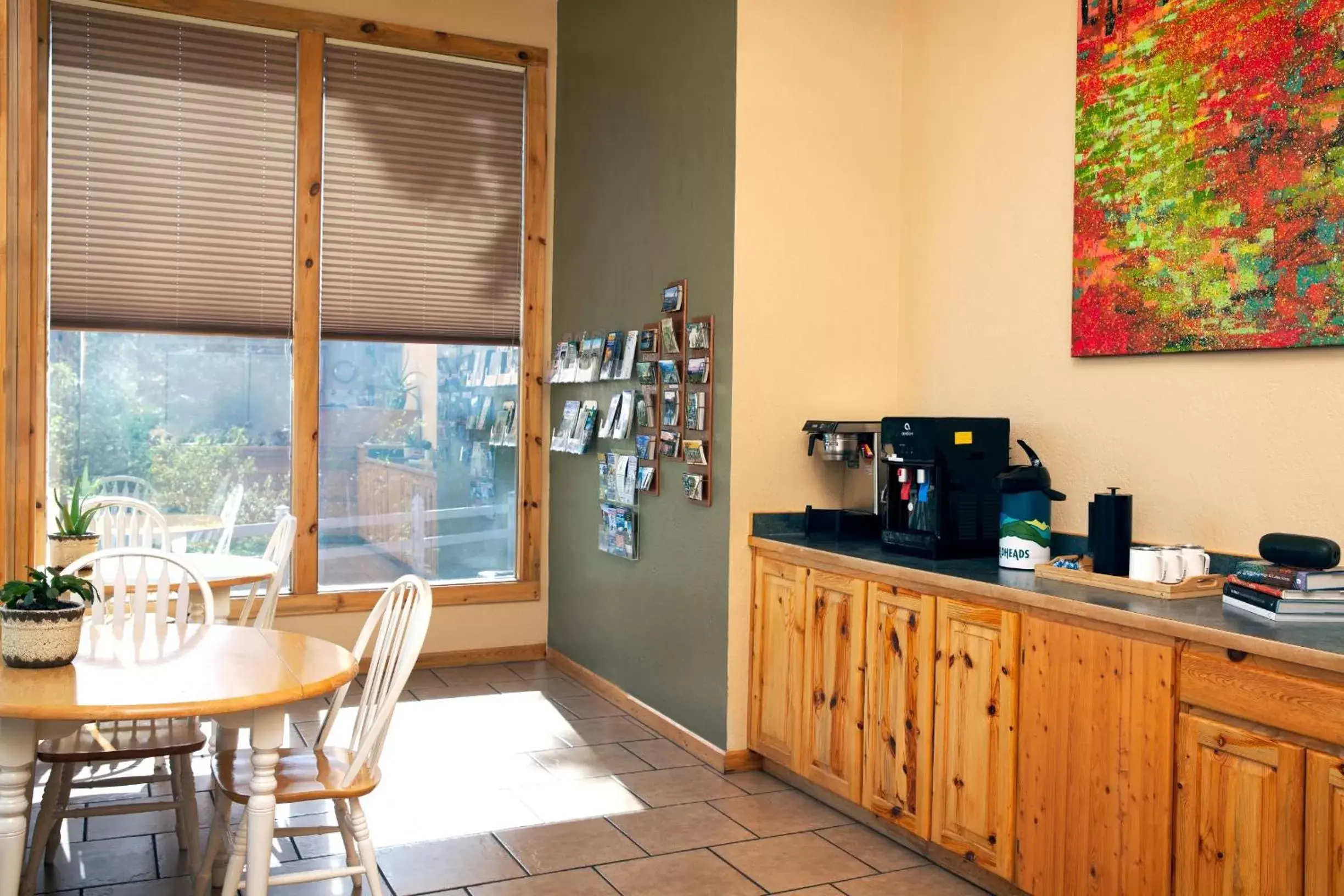 Coffee/tea facilities in Timbers Motel