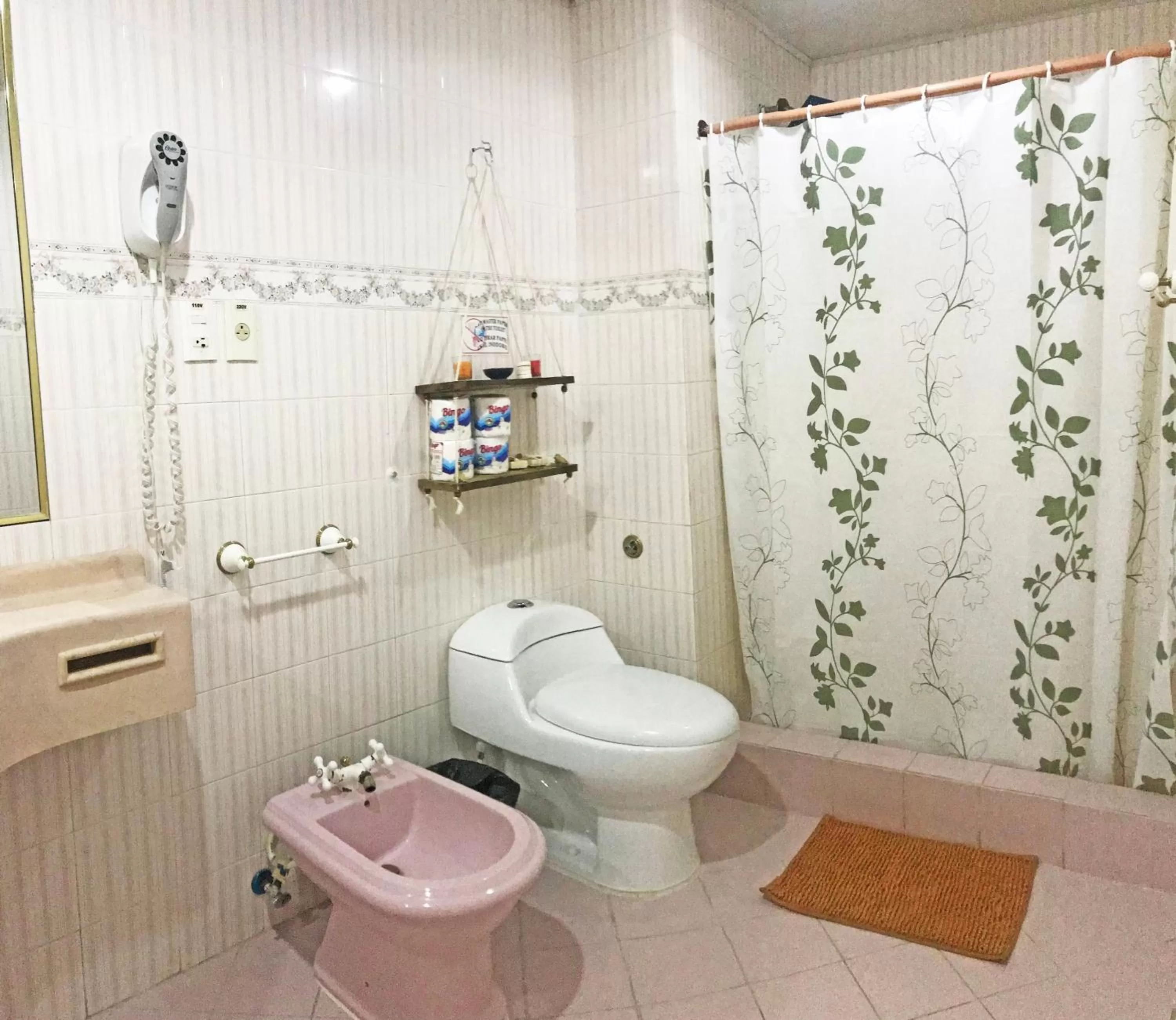 Toilet in Piergiorgio Palace Hotel