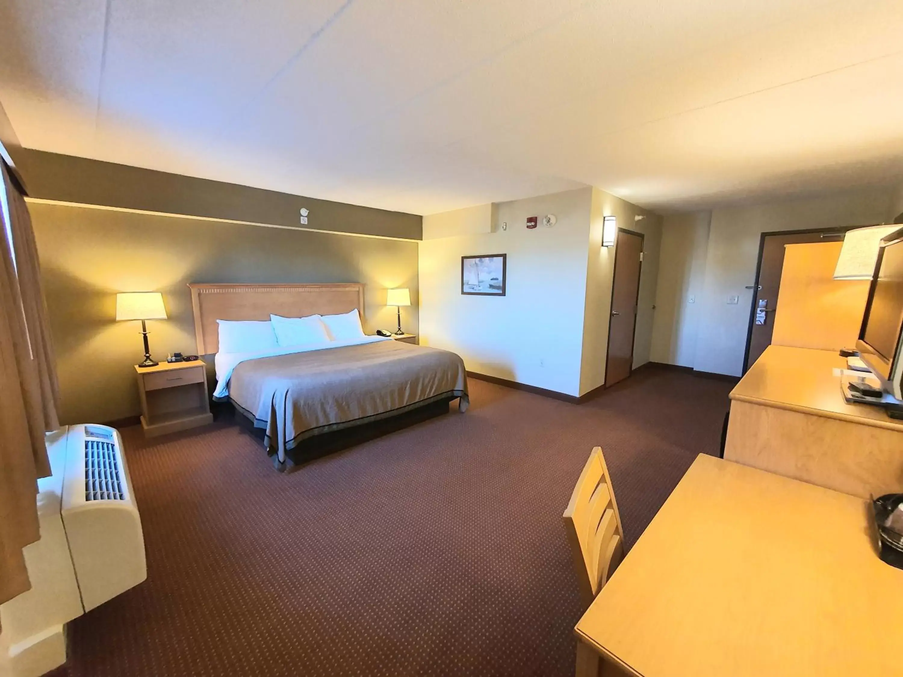 Bed in AmeriVu Inn and Suites - Waconia