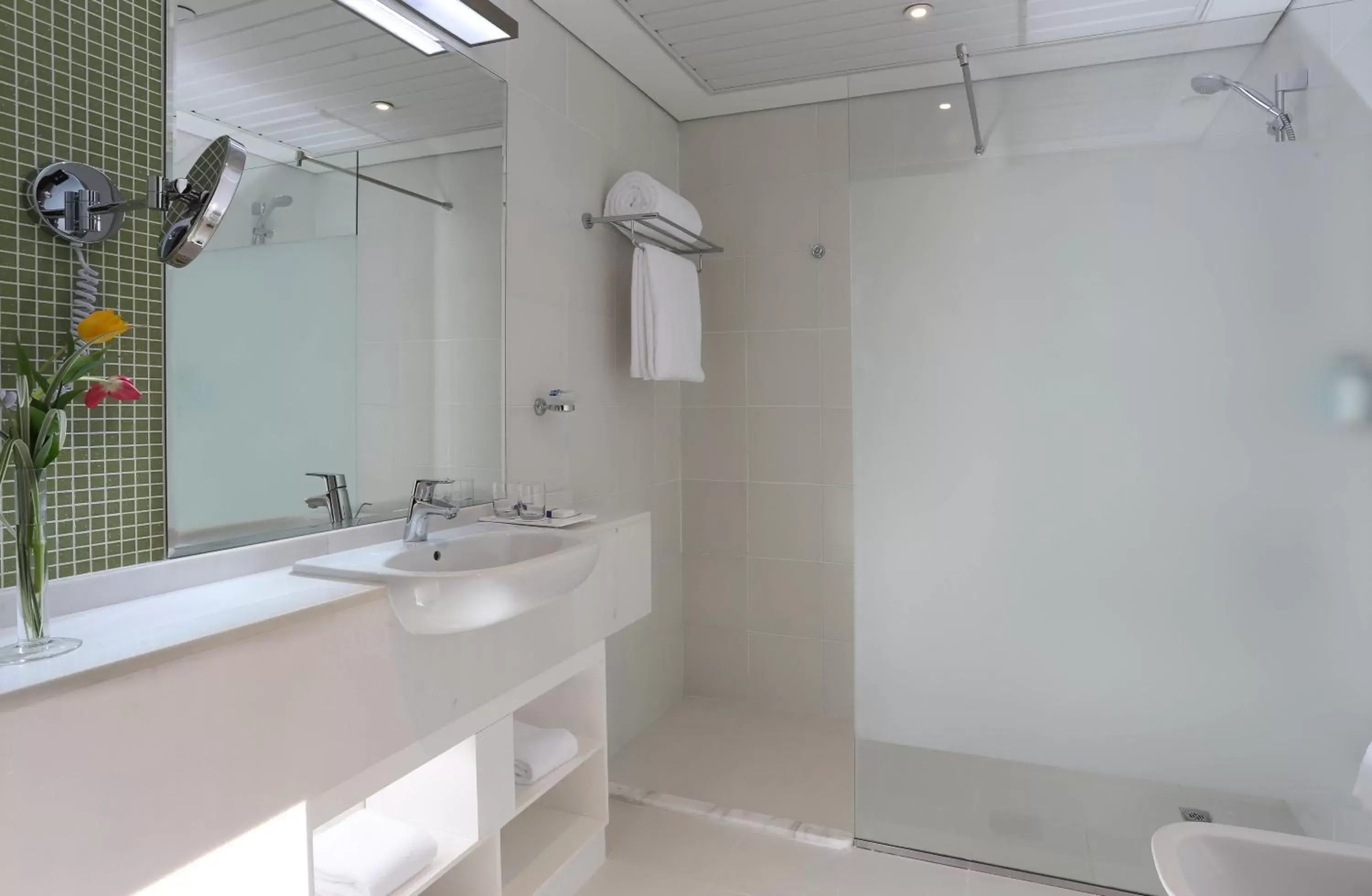 Bathroom in TRYP by Wyndham Abu Dhabi City Center