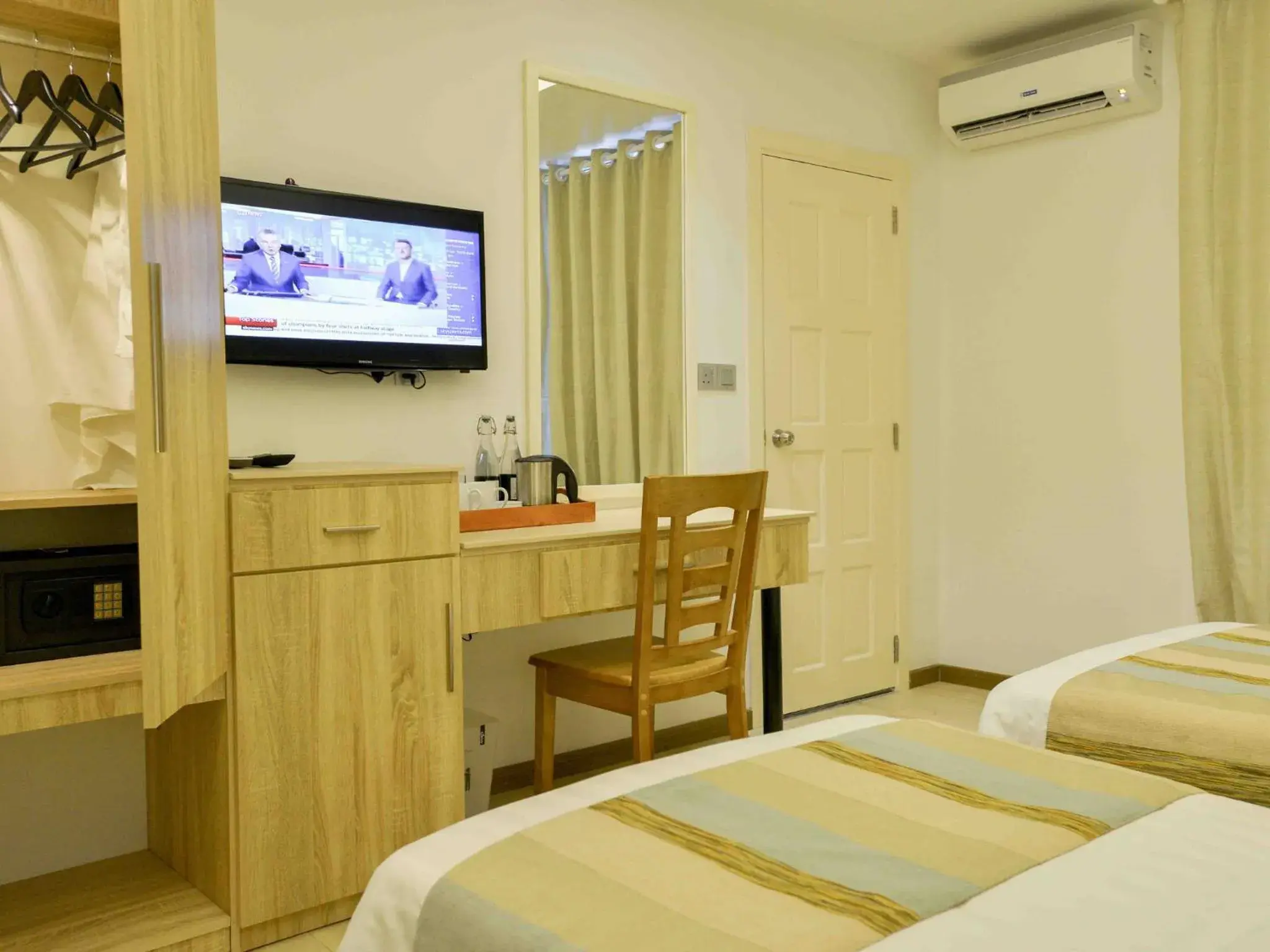 TV and multimedia, Bed in Coconut Tree Hulhuvilla Beach