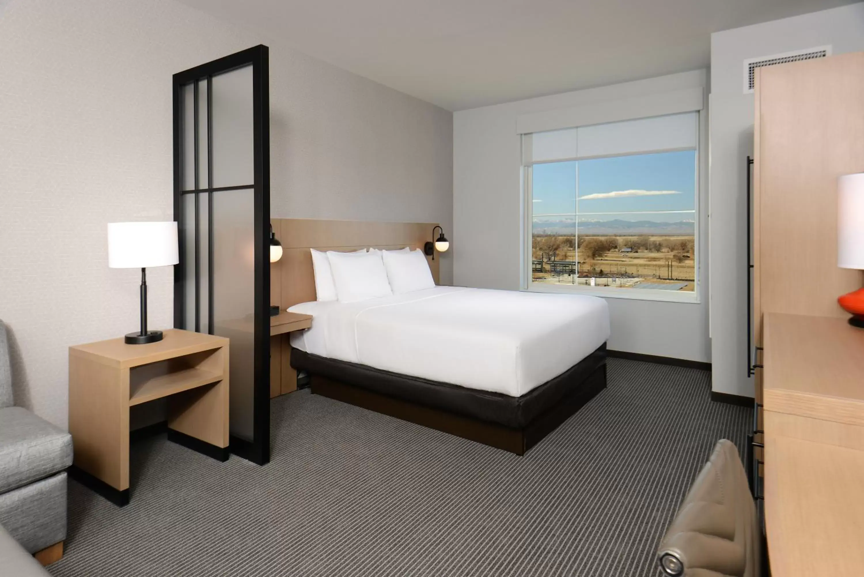 Mountain view, Bed in Hyatt Place Pena Station/Denver Airport