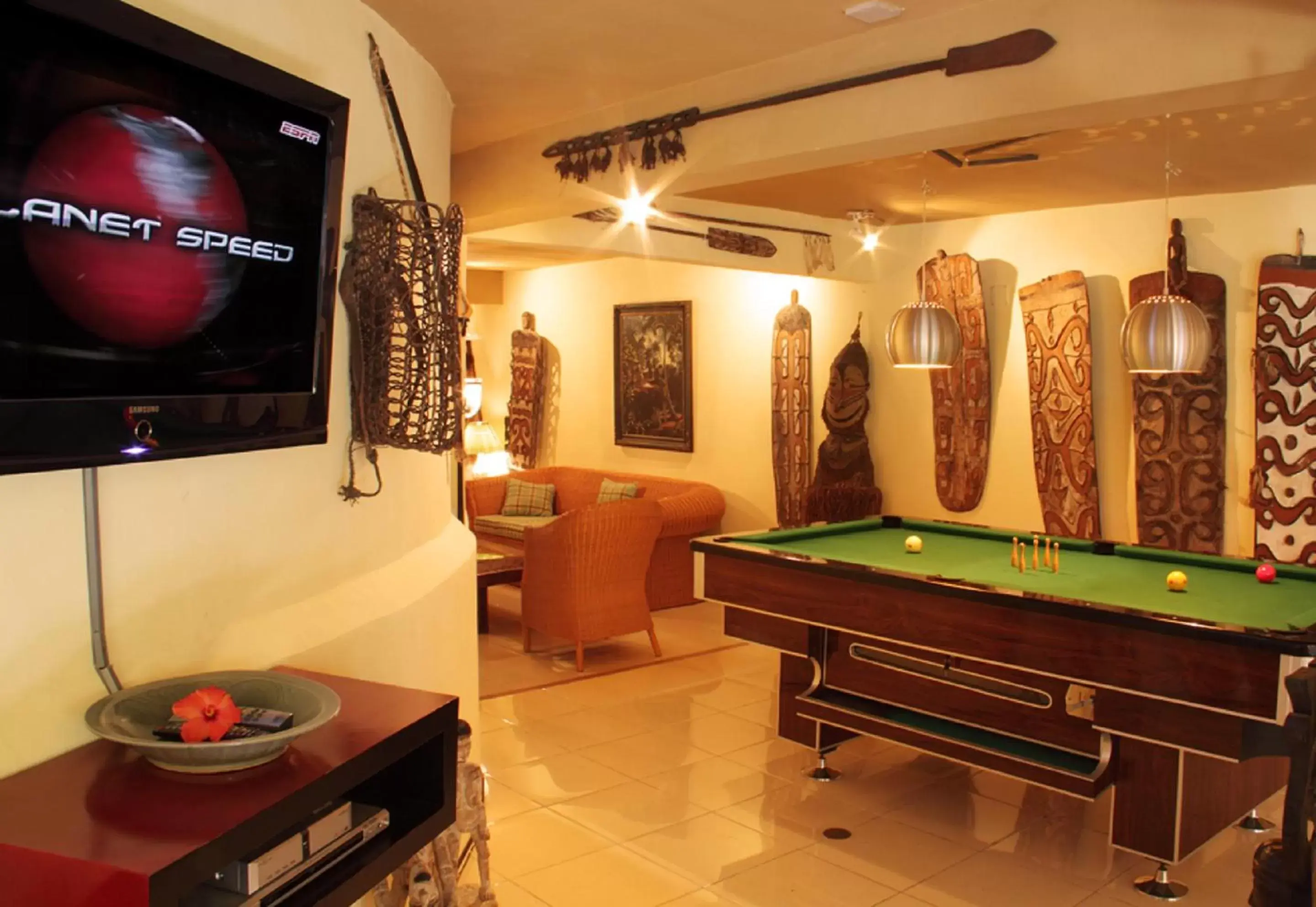 Lounge or bar, Billiards in Tanah Merah Art Resort