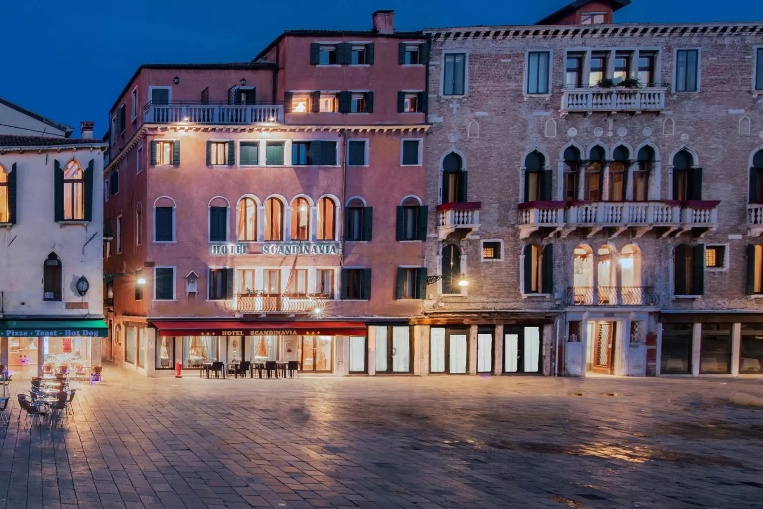 Facade/entrance, Property Building in Hotel Scandinavia - Relais