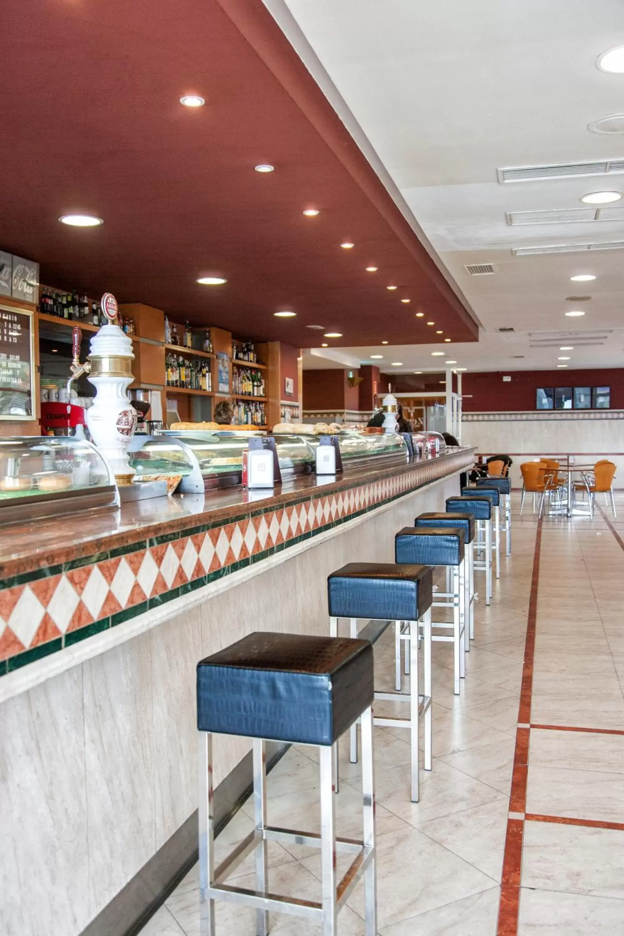 Lounge or bar, Restaurant/Places to Eat in Zenit Logroño