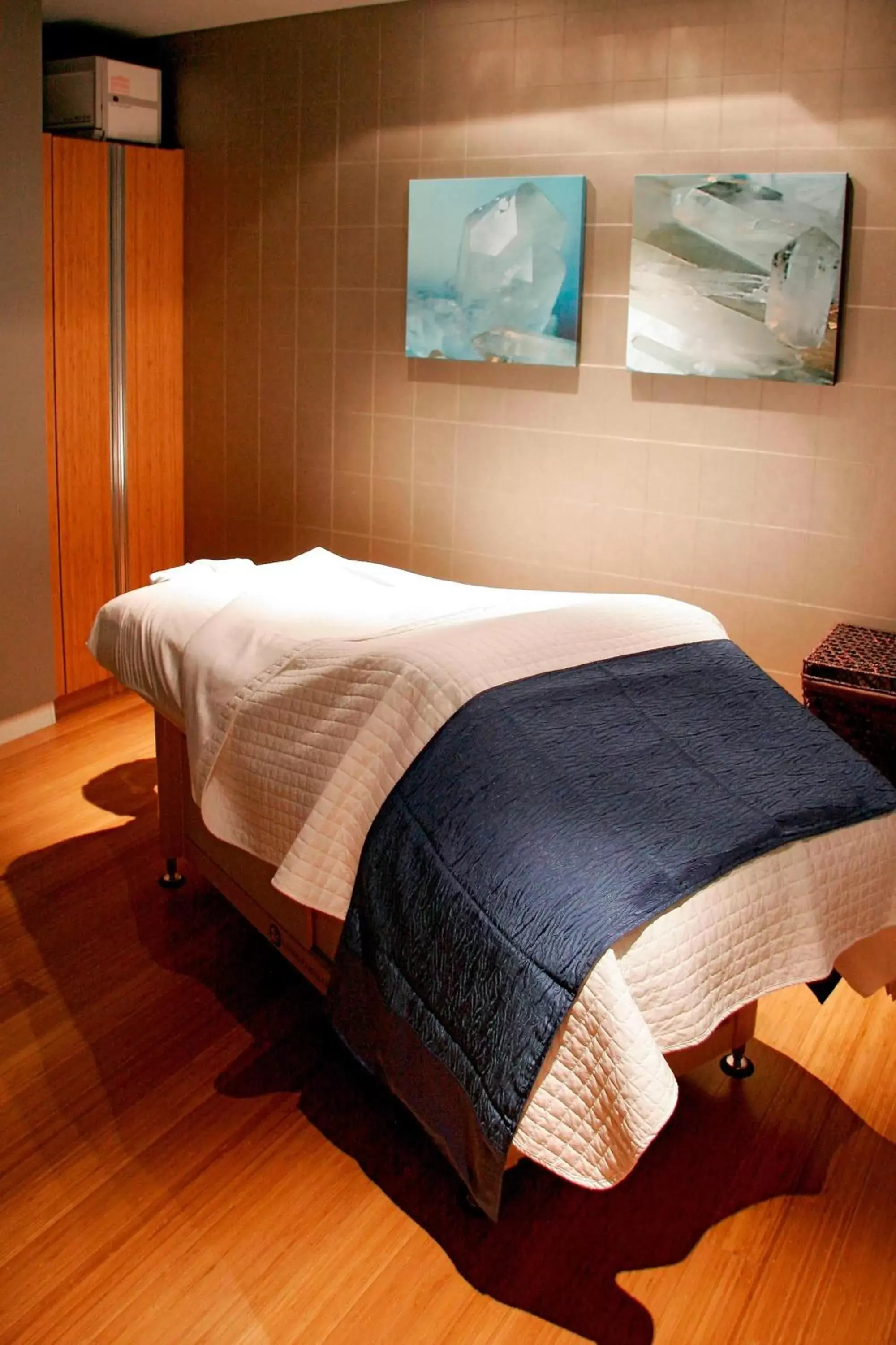 Spa and wellness centre/facilities, Bed in Sheraton Anchorage Hotel
