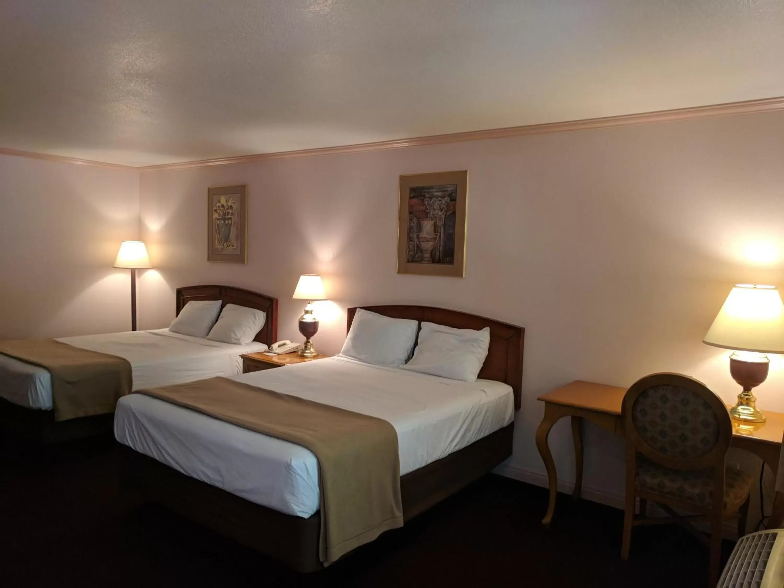 Deluxe Queen Room with Two Queen Beds - Non Pet Friendly in Saddle West Casino Hotel Deluxe Queen Room with Two Queen Beds - Non Pet Friendly in Saddle West Casino Hotel