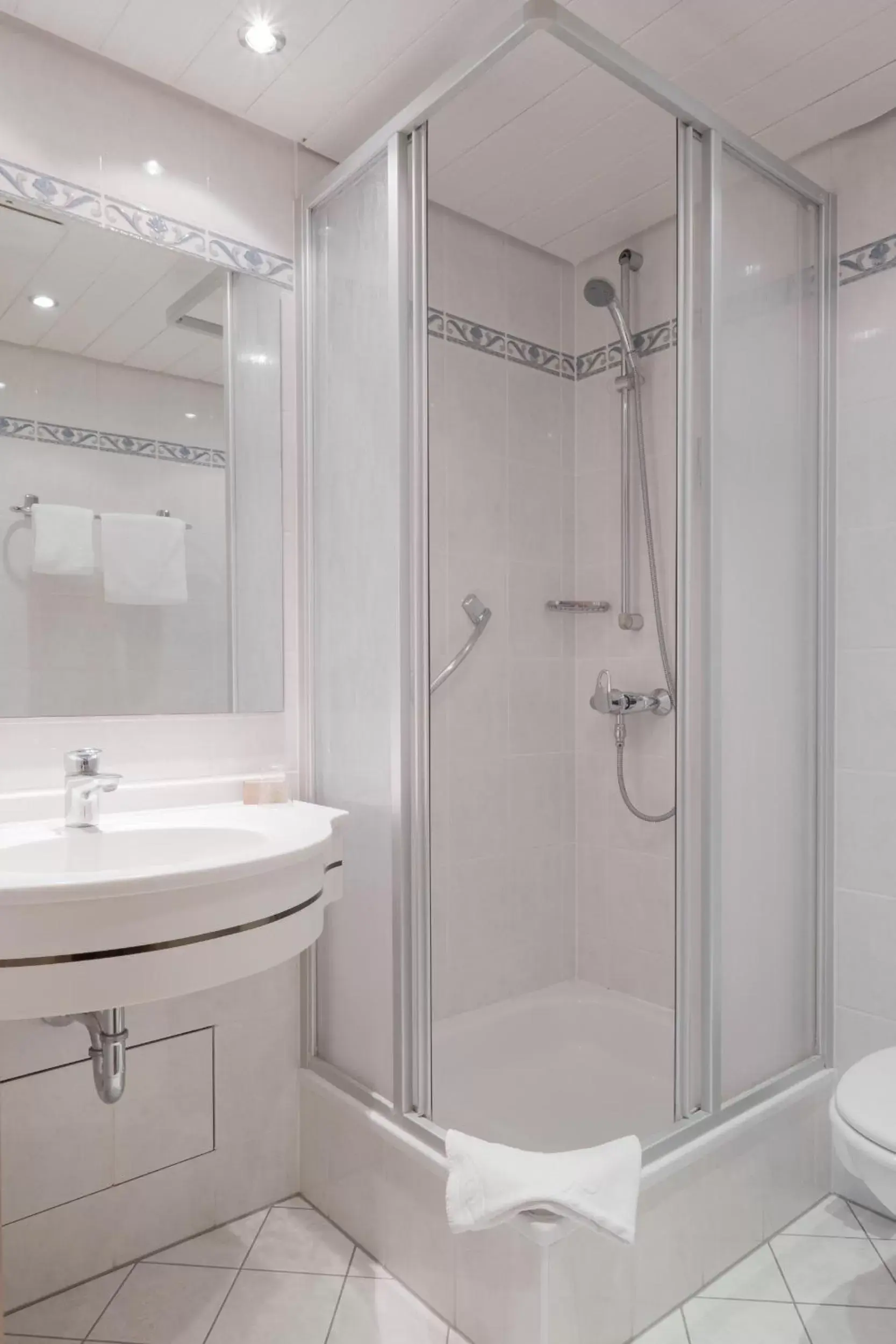 Shower, Bathroom in Hotel Van Walsum