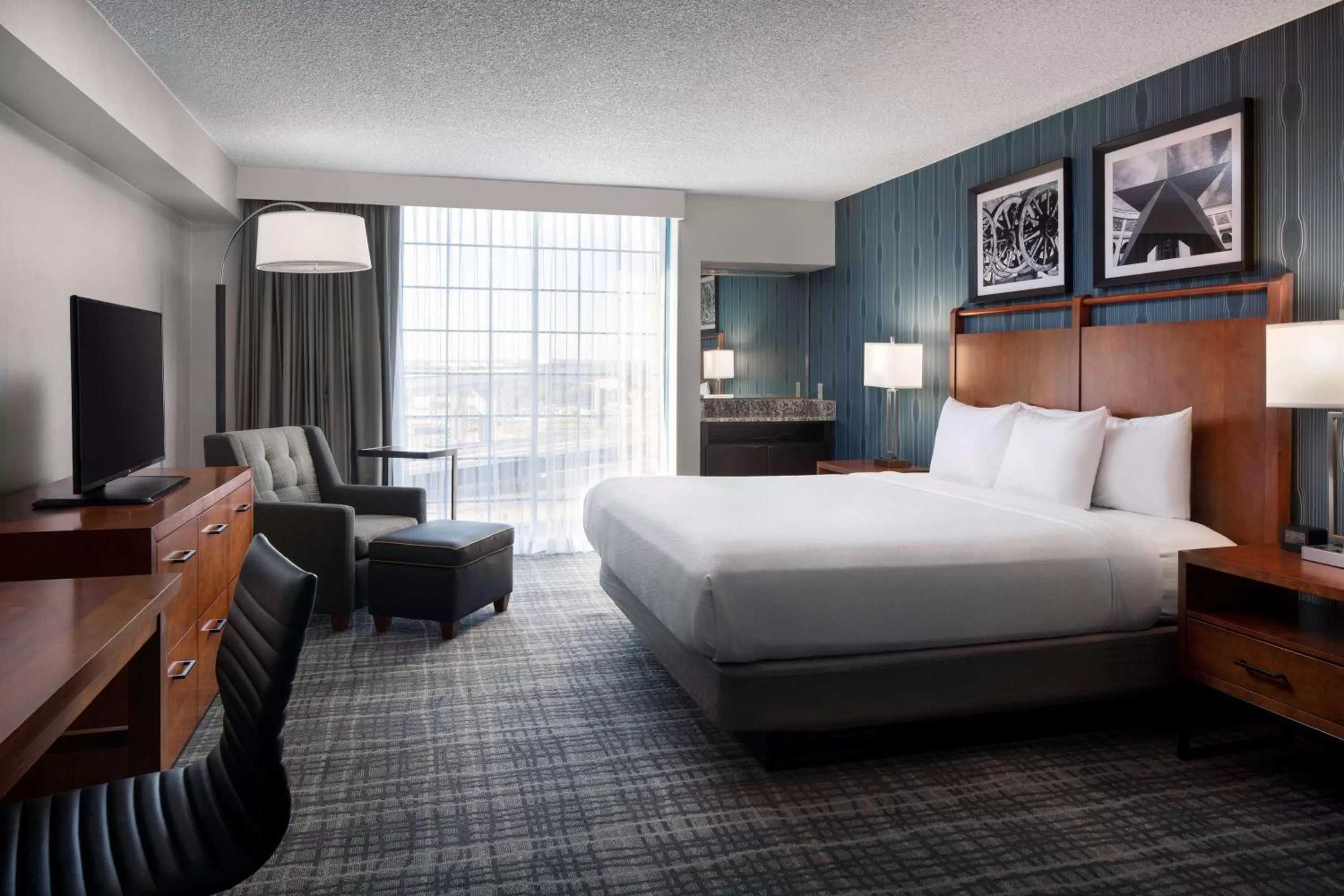 Bedroom, Bed in Embassy Suites by Hilton Austin Central