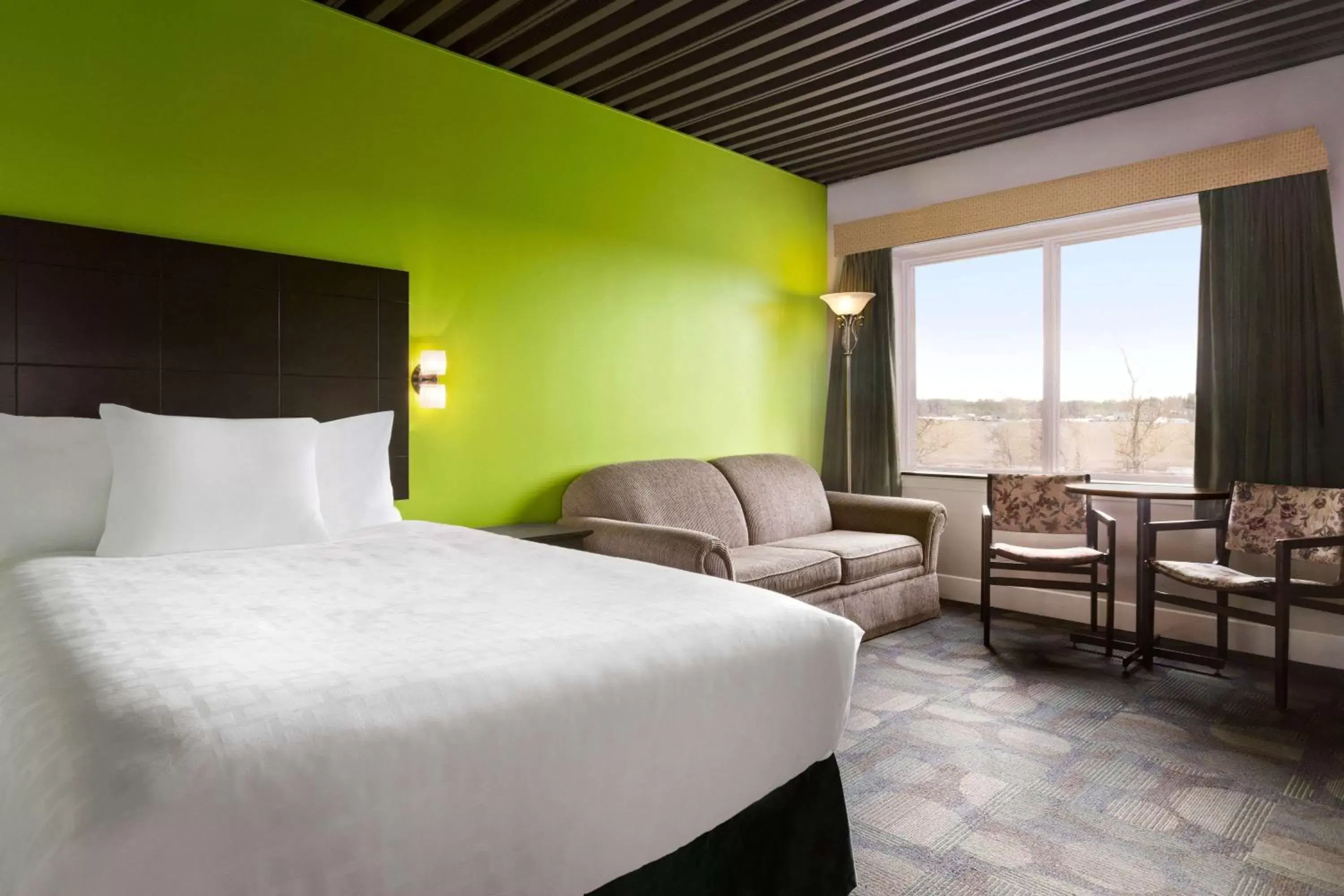 Photo of the whole room, Bed in Travelodge by Wyndham Baie Comeau