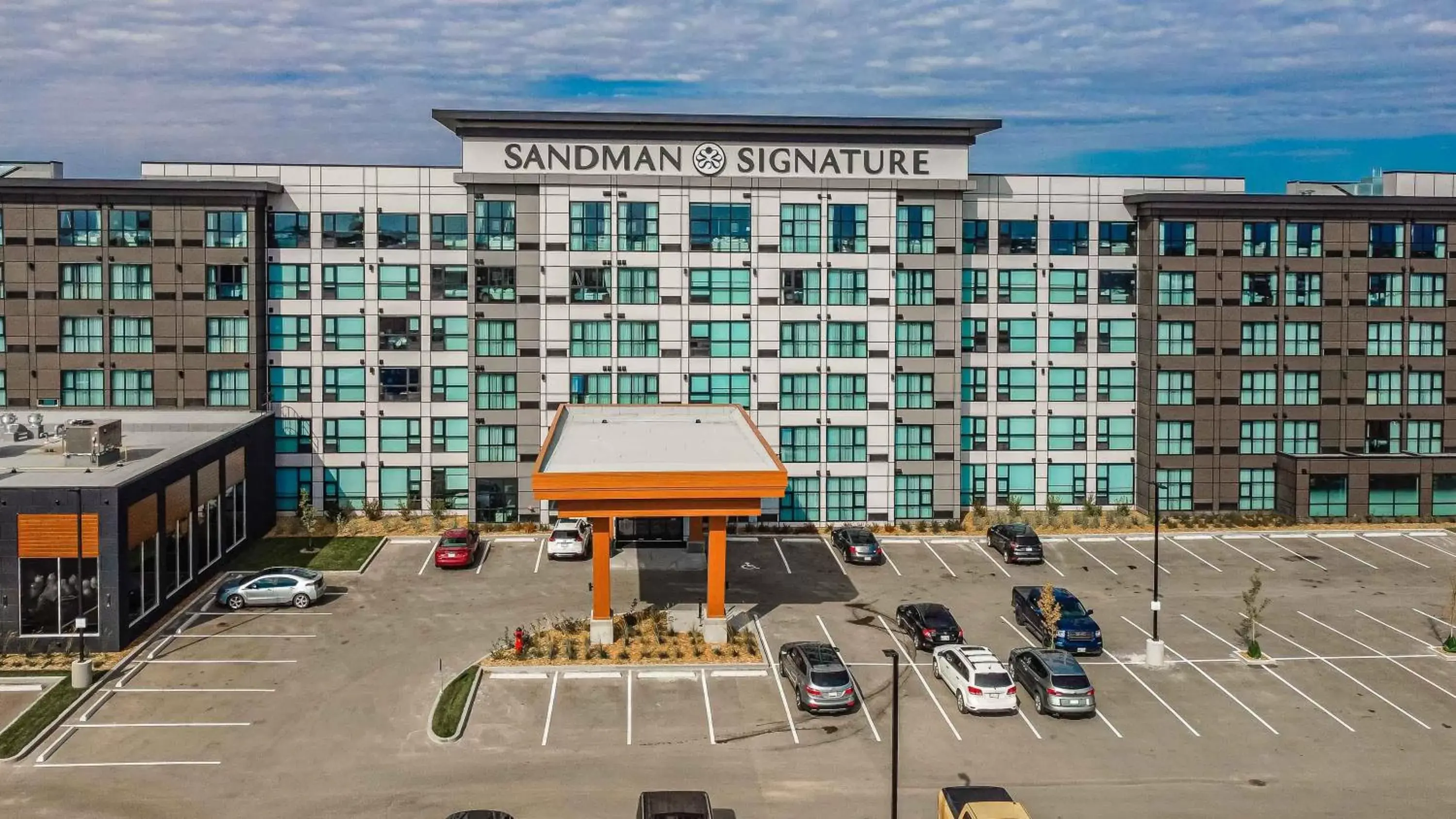 Property building in Sandman Signature Saskatoon South Hotel