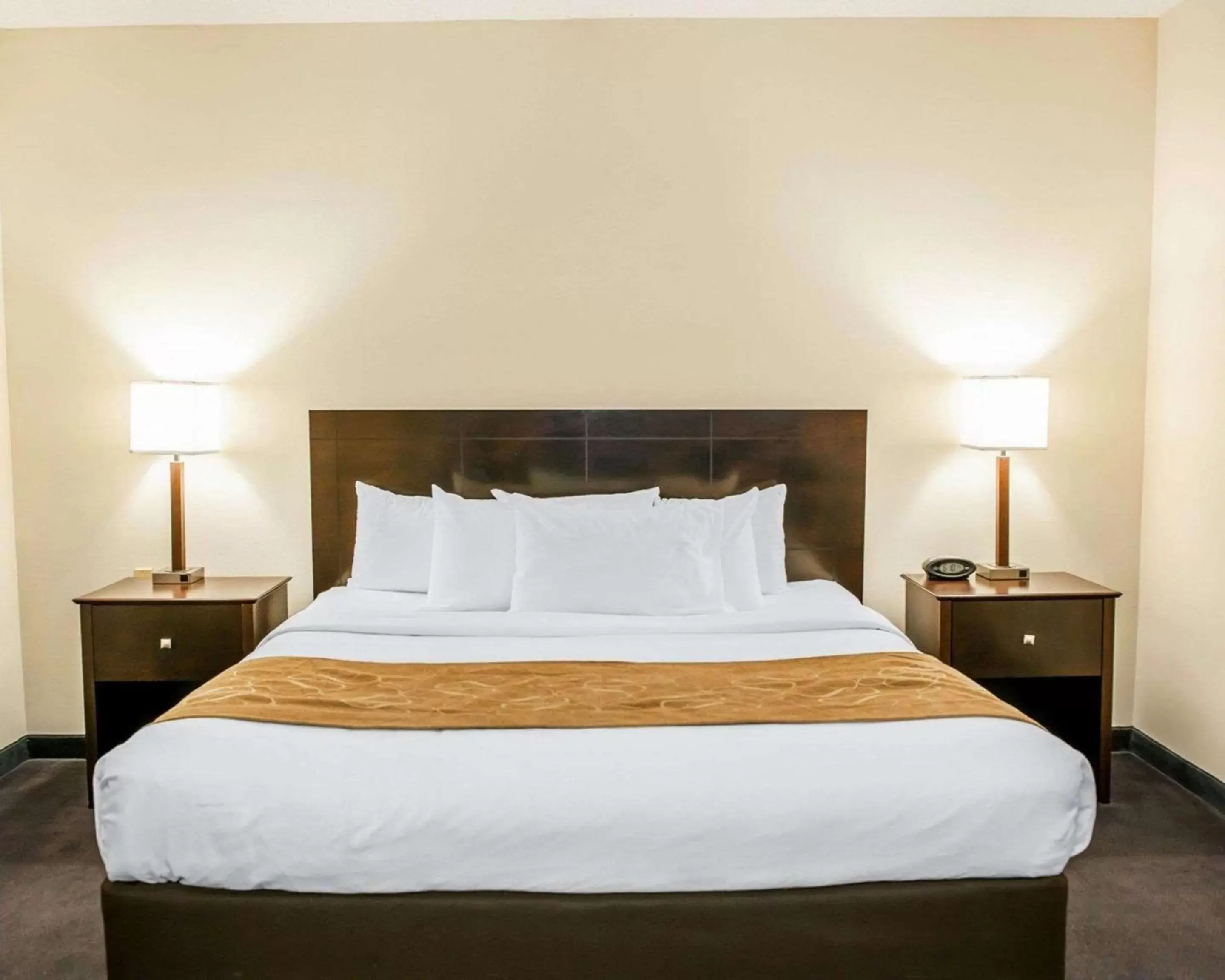 Bed in Comfort Suites Southwest