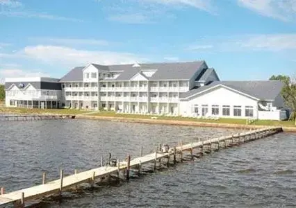 Lake view, Property Building in Lakeside Resort & Conference Center