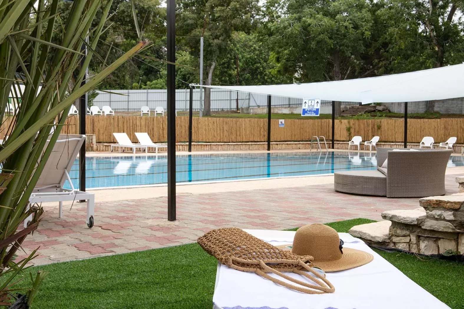 Swimming pool in Eden Inn