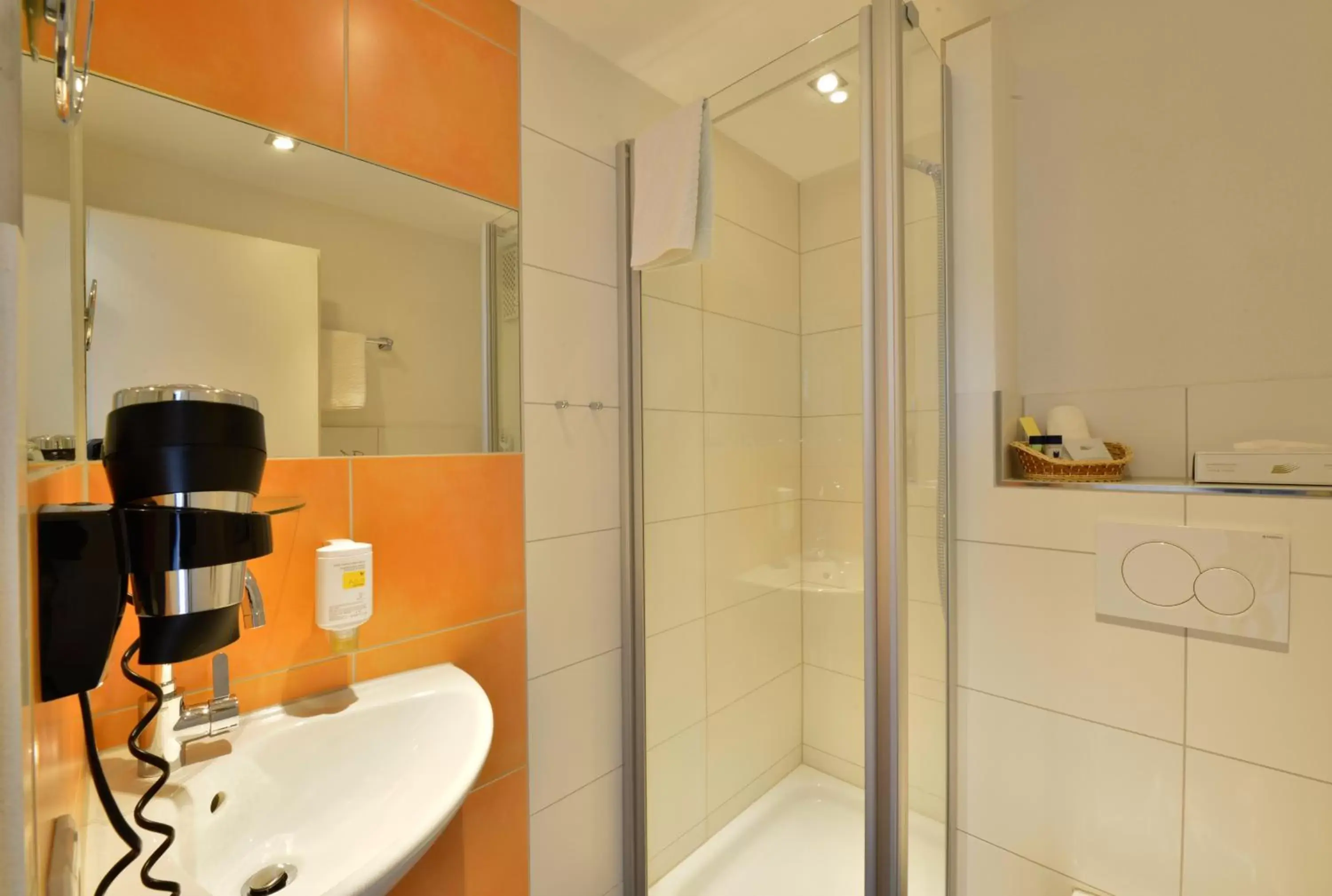 Shower, Bathroom in Hotel Alte Schule