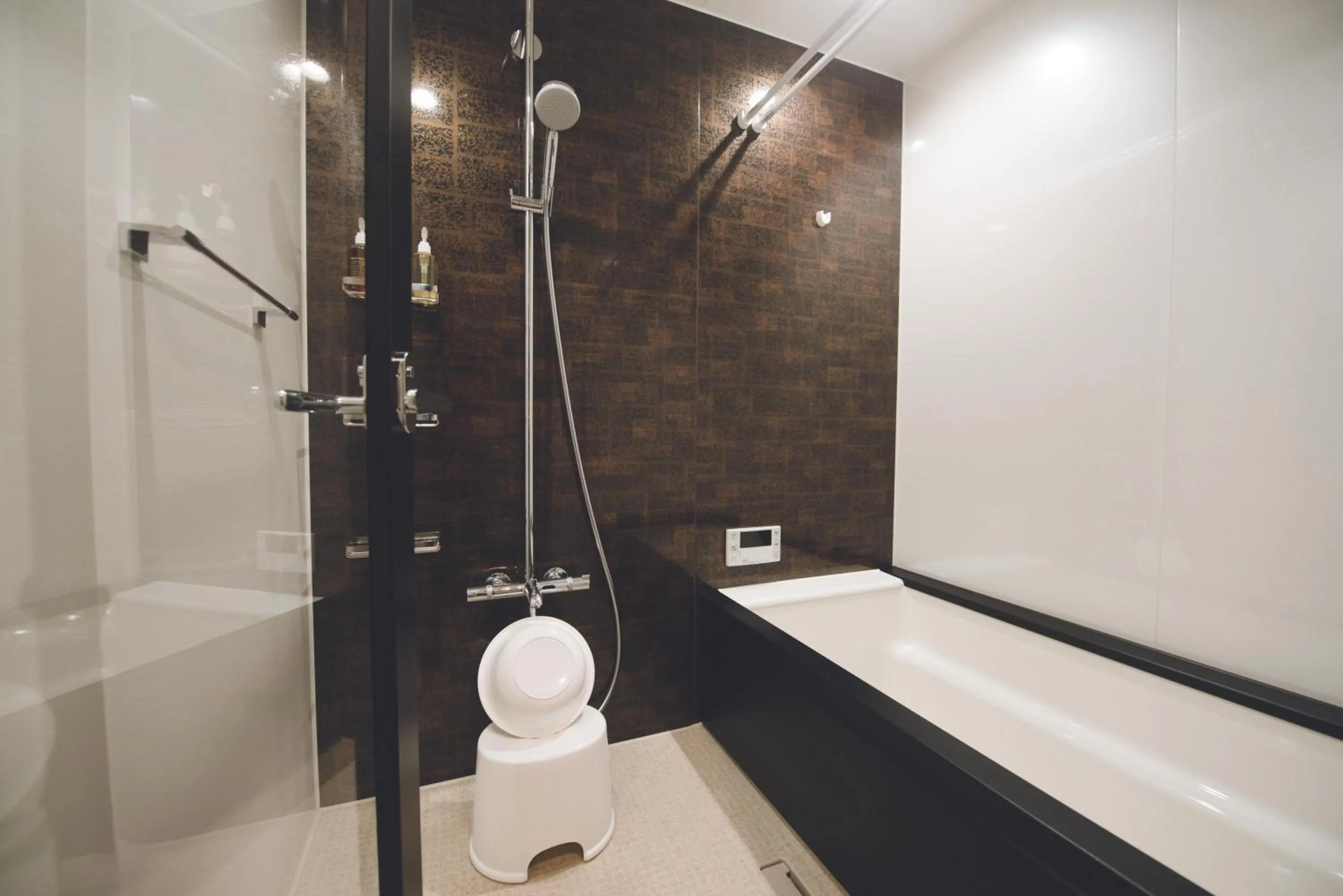 Shower in HOTEL MASTAY jingumichi