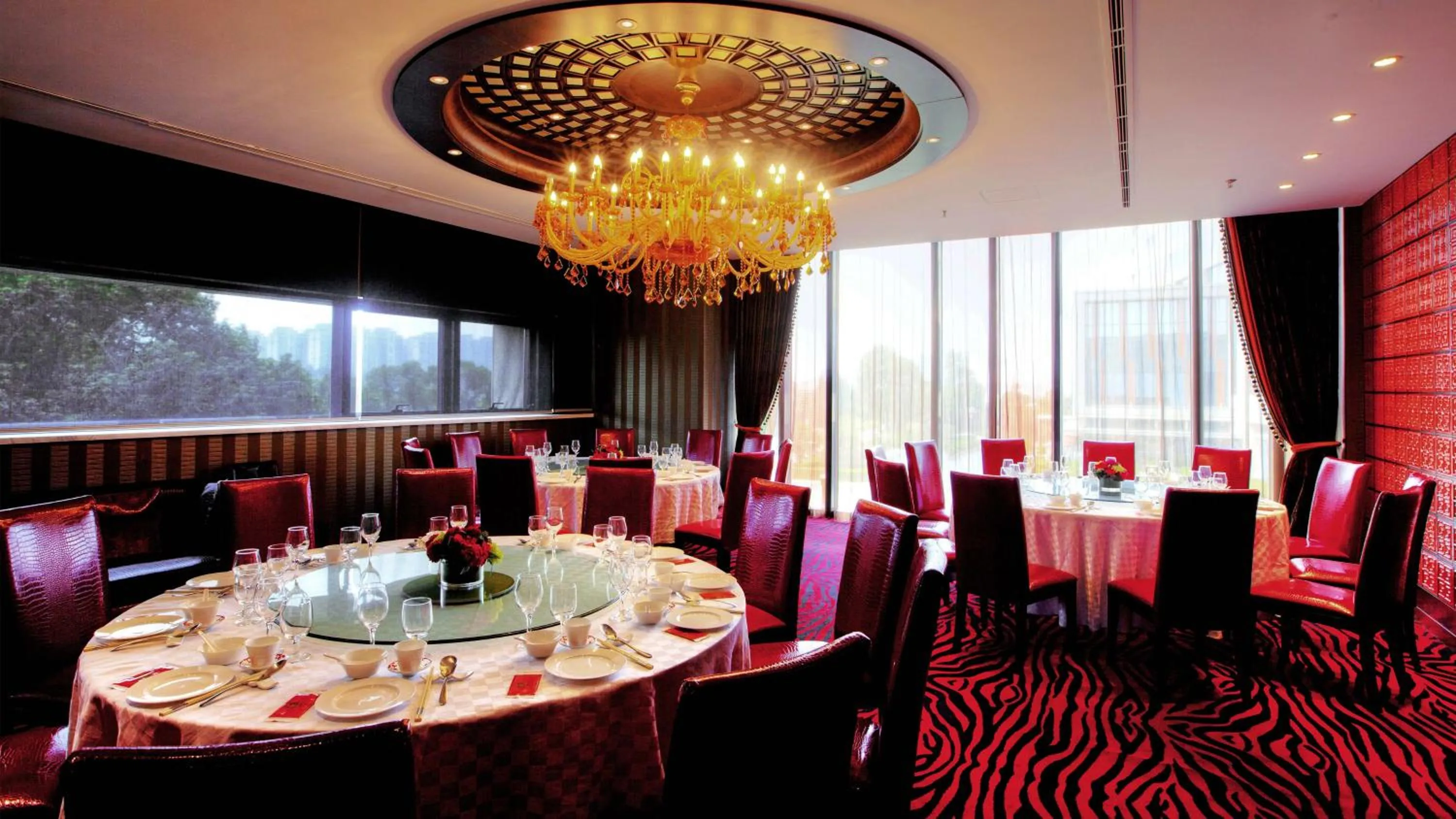 Restaurant/places to eat in Holiday Inn Shanghai Hongqiao West by IHG