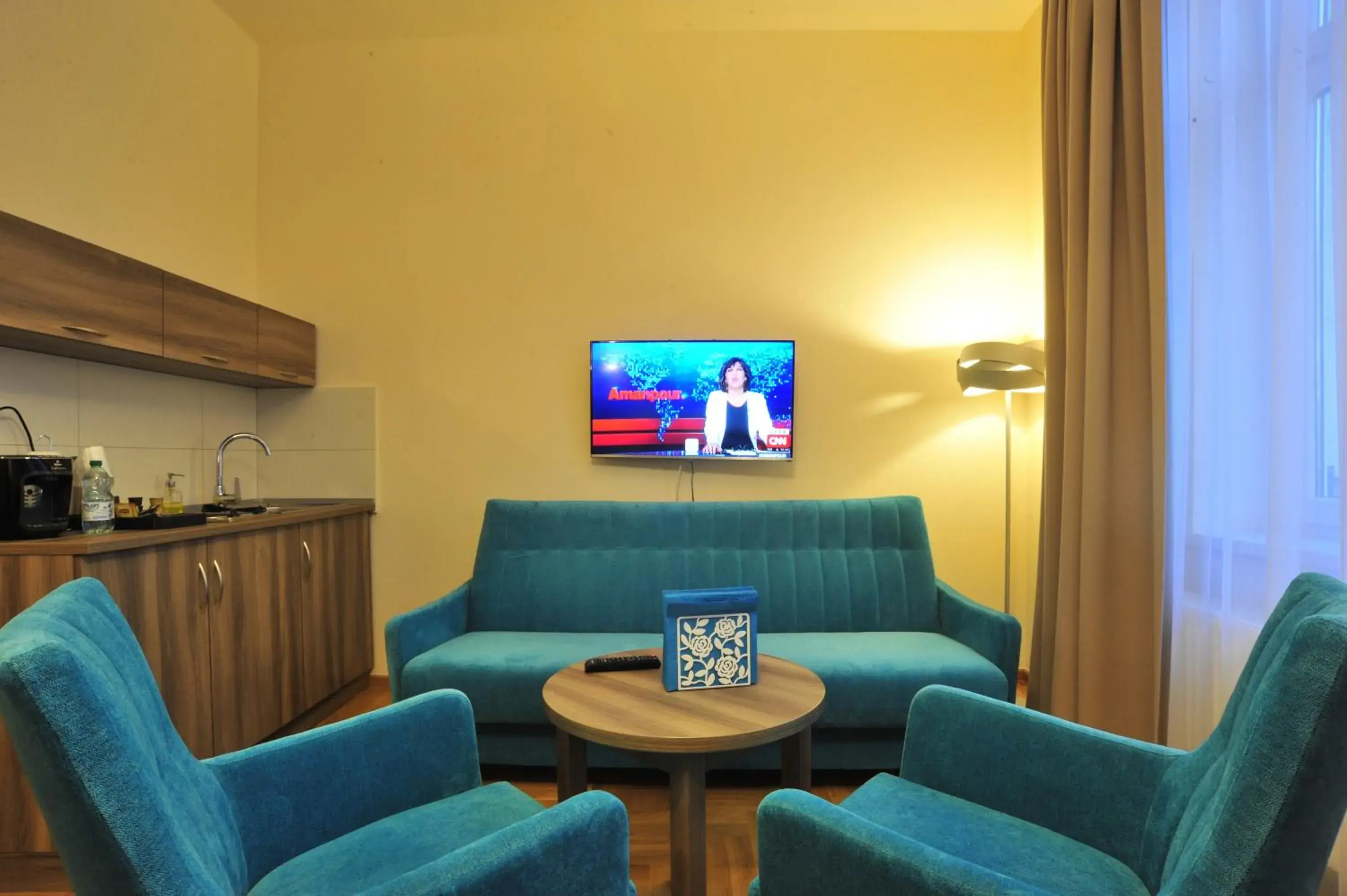 TV and multimedia, Seating Area in Kosmopolita Rooms & Apartments