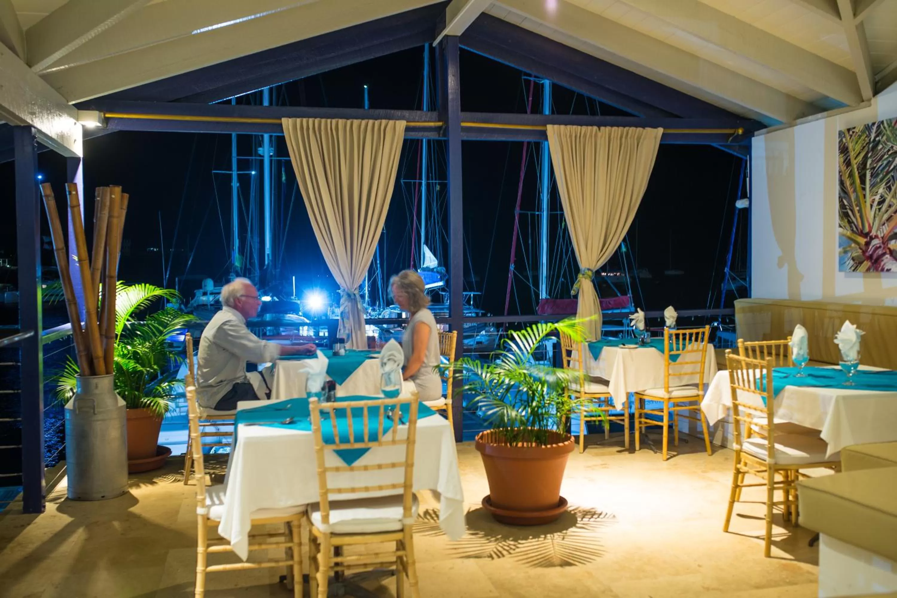 Restaurant/places to eat in Blue Lagoon Hotel and Marina Ltd