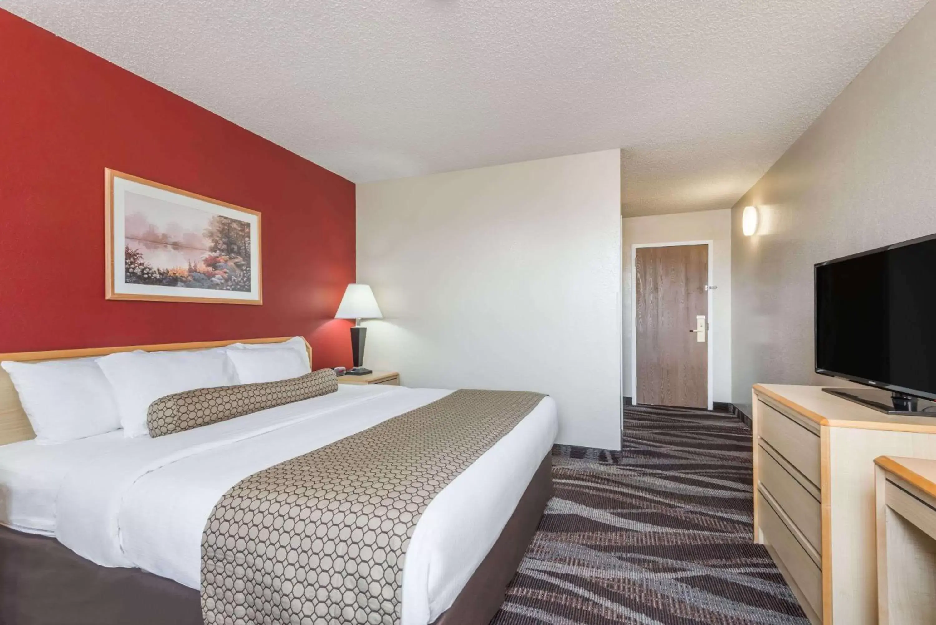 Photo of the whole room, Bed in Days Inn by Wyndham Gillette