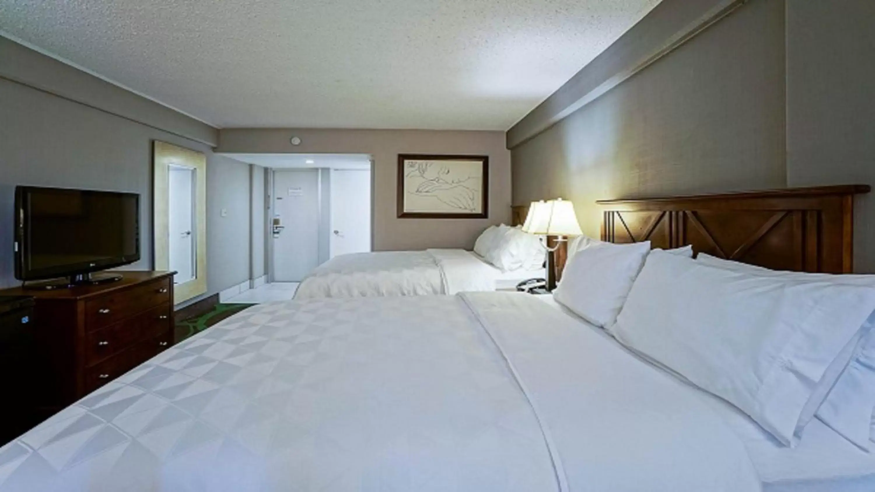 Photo of the whole room, Bed in Holiday Inn At the Campus, an IHG Hotel