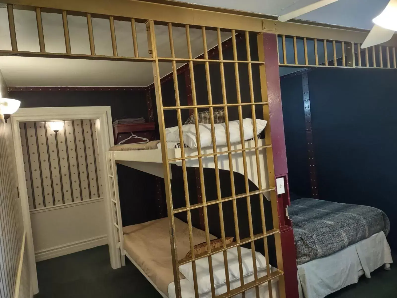 Bed, Bunk Bed in The King George Inn